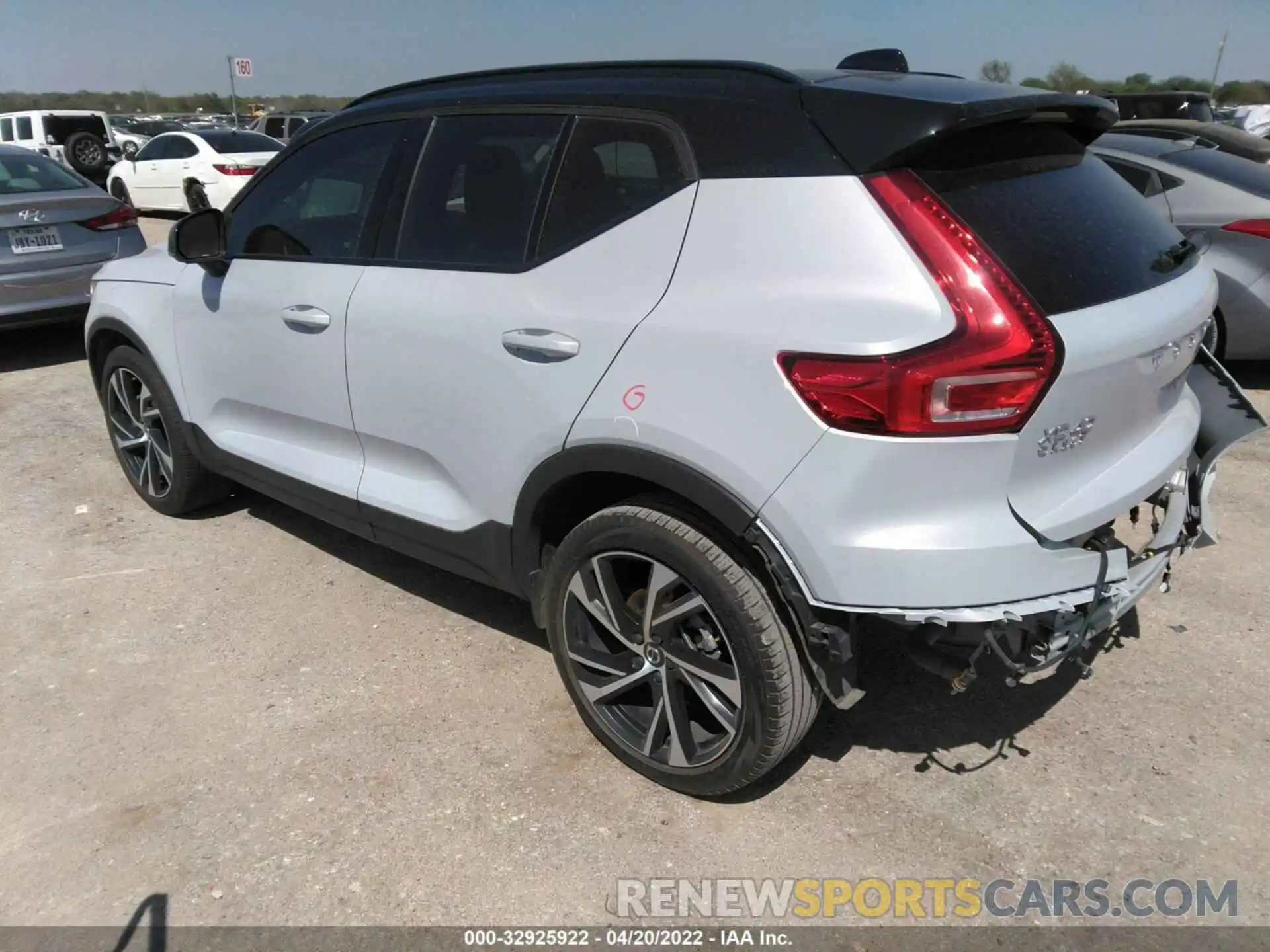 3 Photograph of a damaged car YV4AC2HM2L2345180 VOLVO XC40 2020