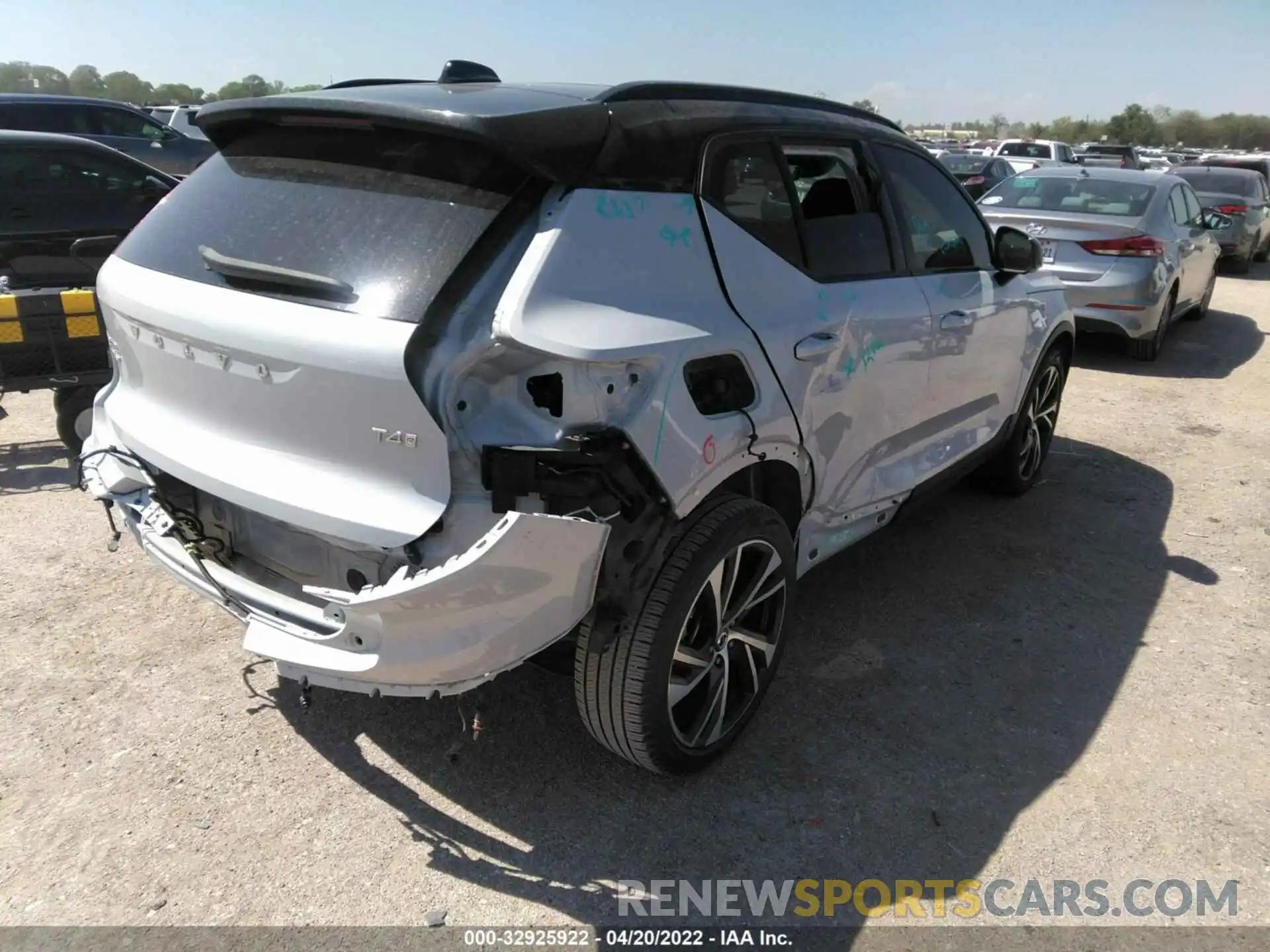 4 Photograph of a damaged car YV4AC2HM2L2345180 VOLVO XC40 2020