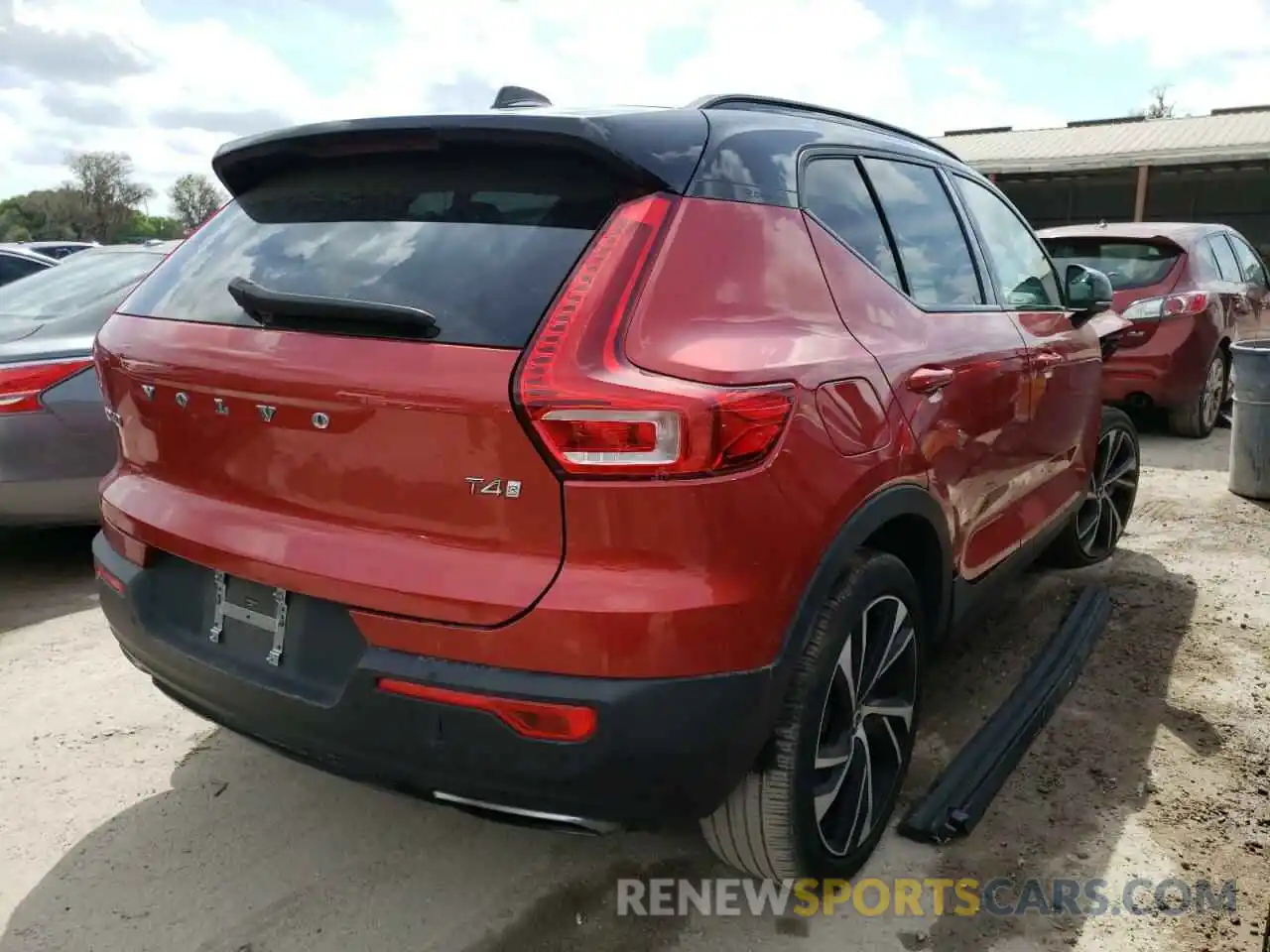 4 Photograph of a damaged car YV4AC2HM3L2244620 VOLVO XC40 2020