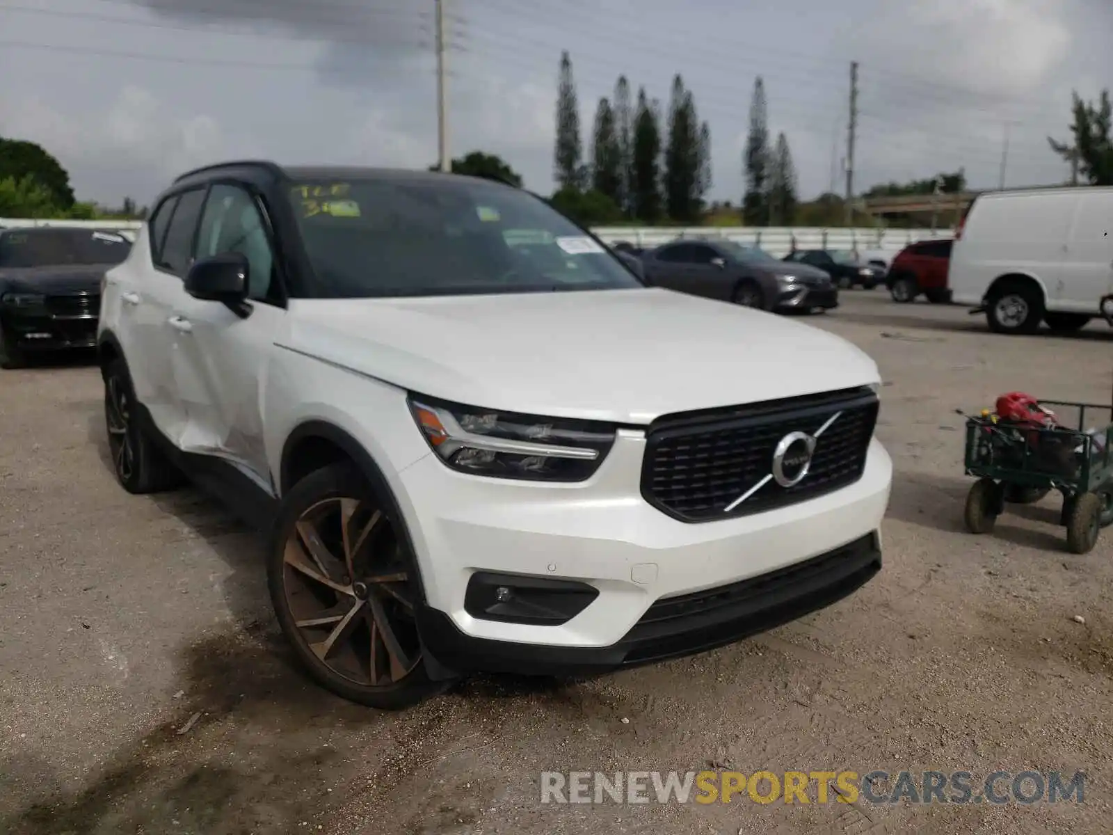 1 Photograph of a damaged car YV4AC2HM6L2172036 VOLVO XC40 2020