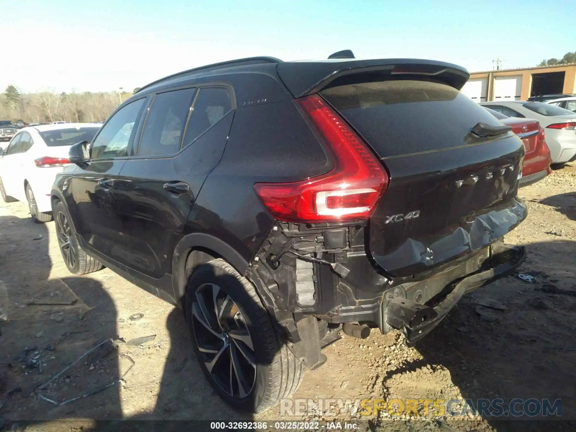 3 Photograph of a damaged car YV4AC2HM8L2325919 VOLVO XC40 2020