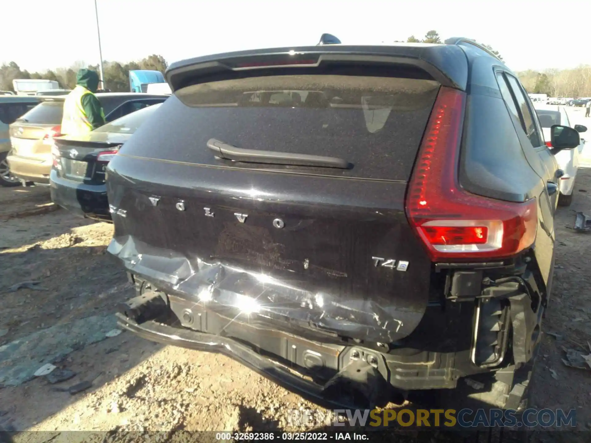 6 Photograph of a damaged car YV4AC2HM8L2325919 VOLVO XC40 2020