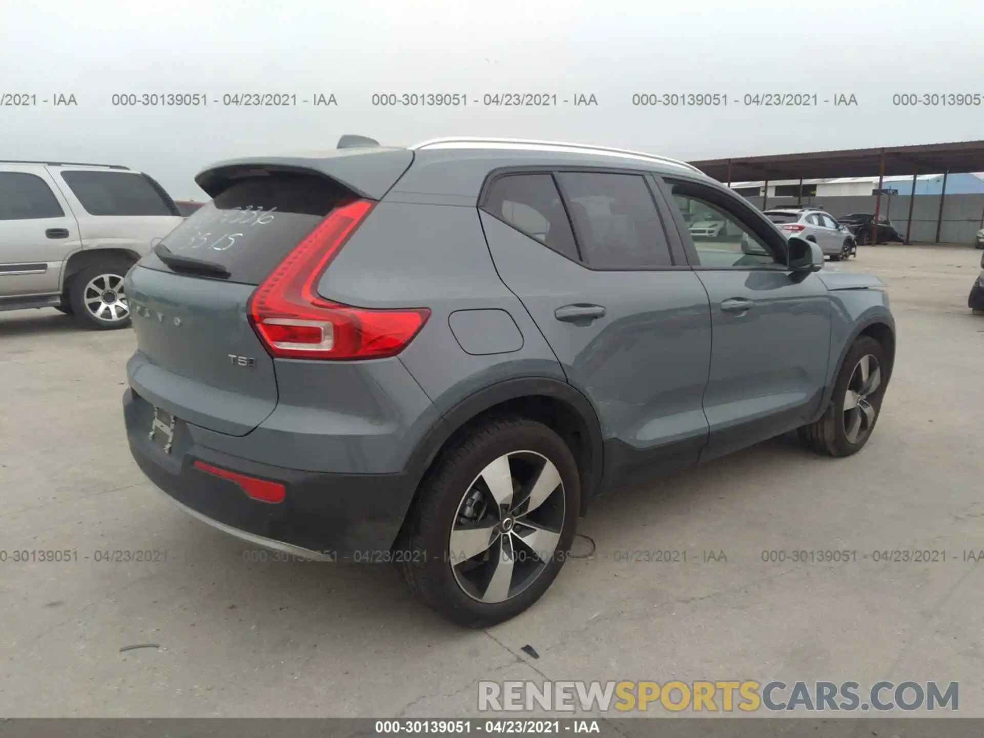 4 Photograph of a damaged car YV4162UK0M2396173 VOLVO XC40 2021