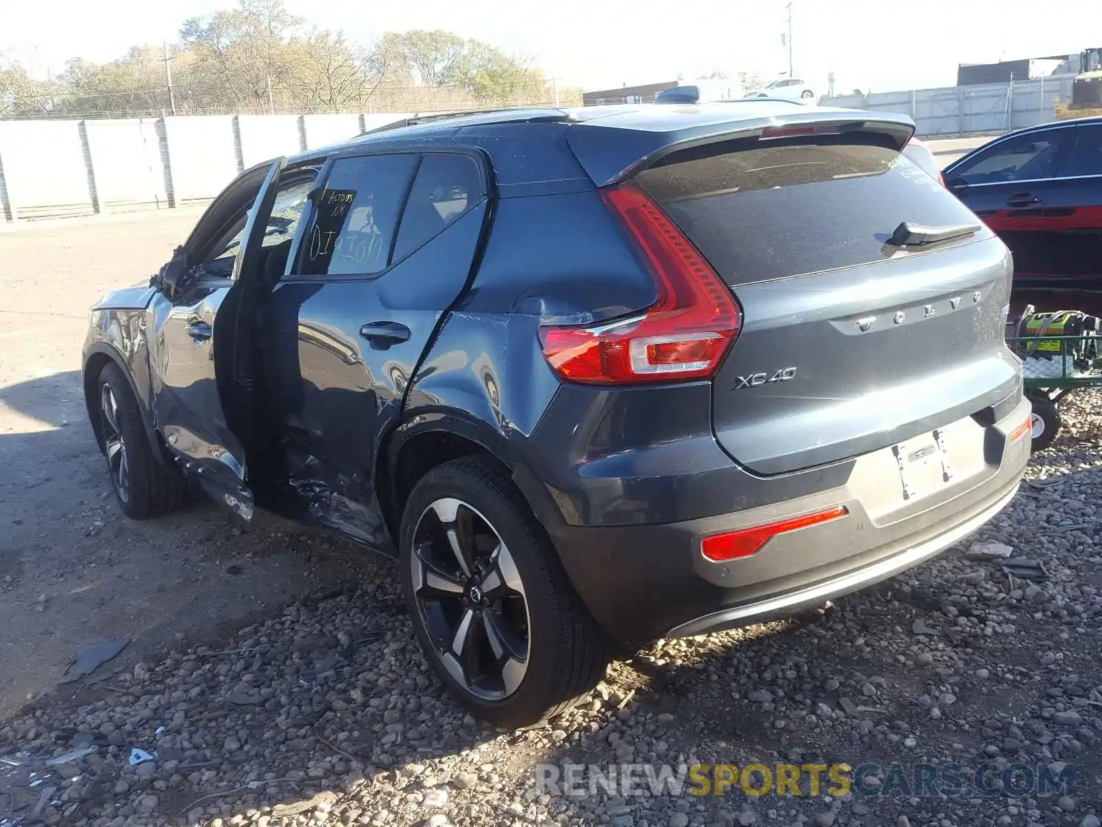 3 Photograph of a damaged car YV4162UK0M2404305 VOLVO XC40 2021