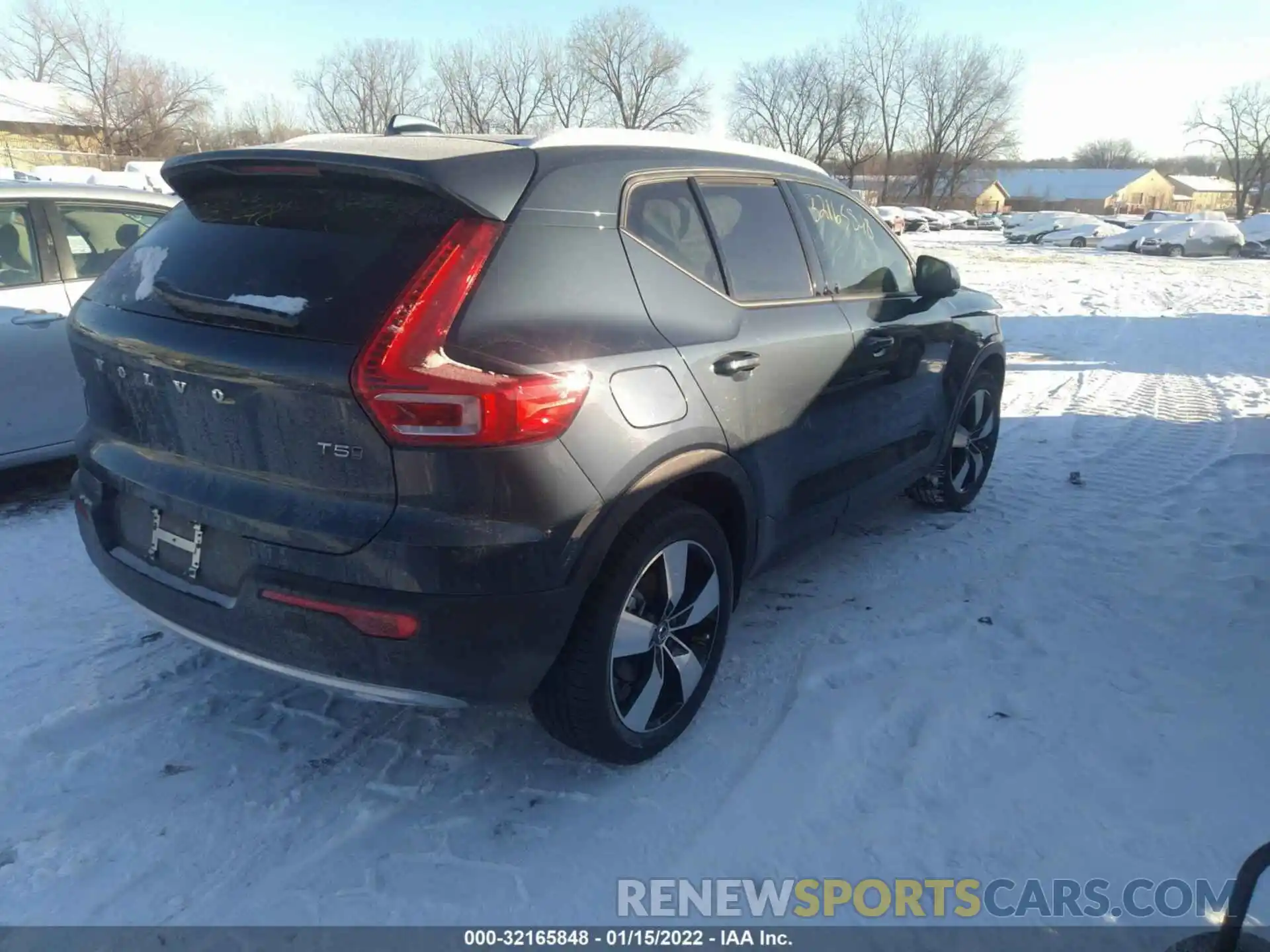 4 Photograph of a damaged car YV4162UK0M2424831 VOLVO XC40 2021