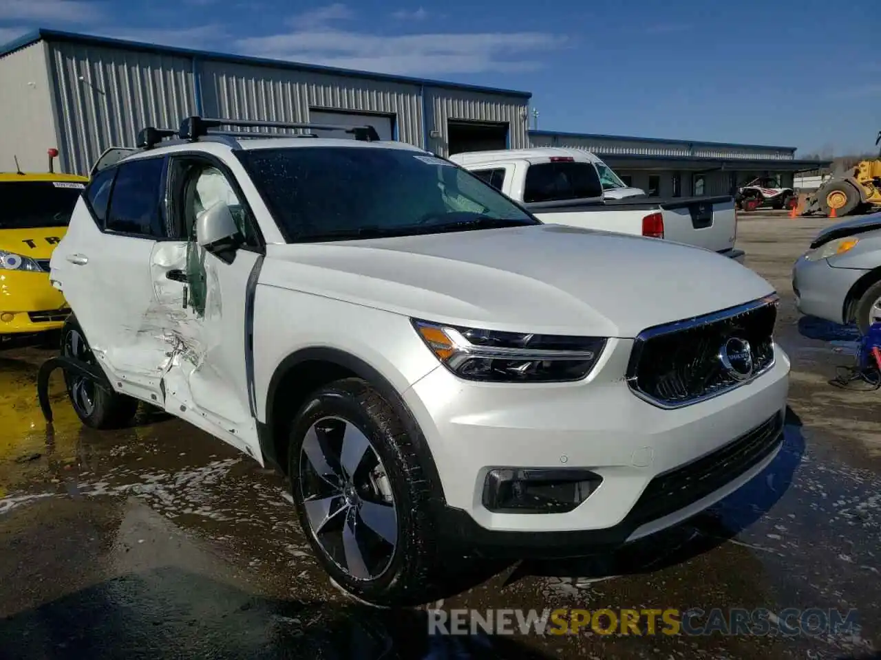 1 Photograph of a damaged car YV4162UK0M2428118 VOLVO XC40 2021