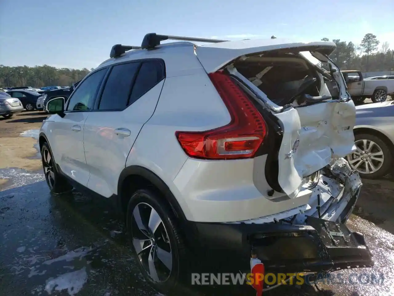 3 Photograph of a damaged car YV4162UK0M2428118 VOLVO XC40 2021