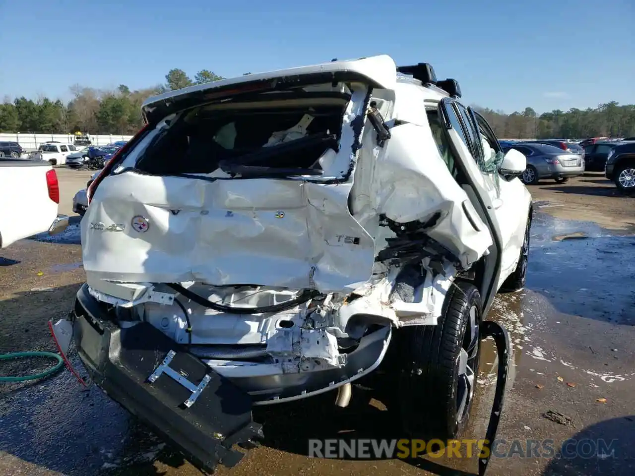 9 Photograph of a damaged car YV4162UK0M2428118 VOLVO XC40 2021