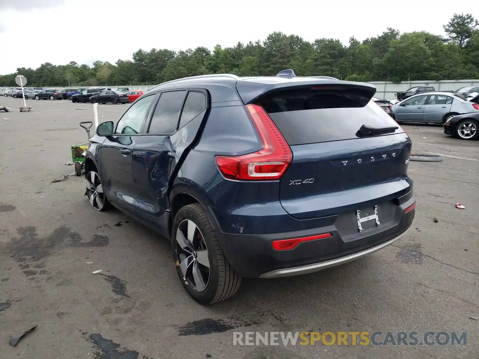 3 Photograph of a damaged car YV4162UK0M2432847 VOLVO XC40 2021