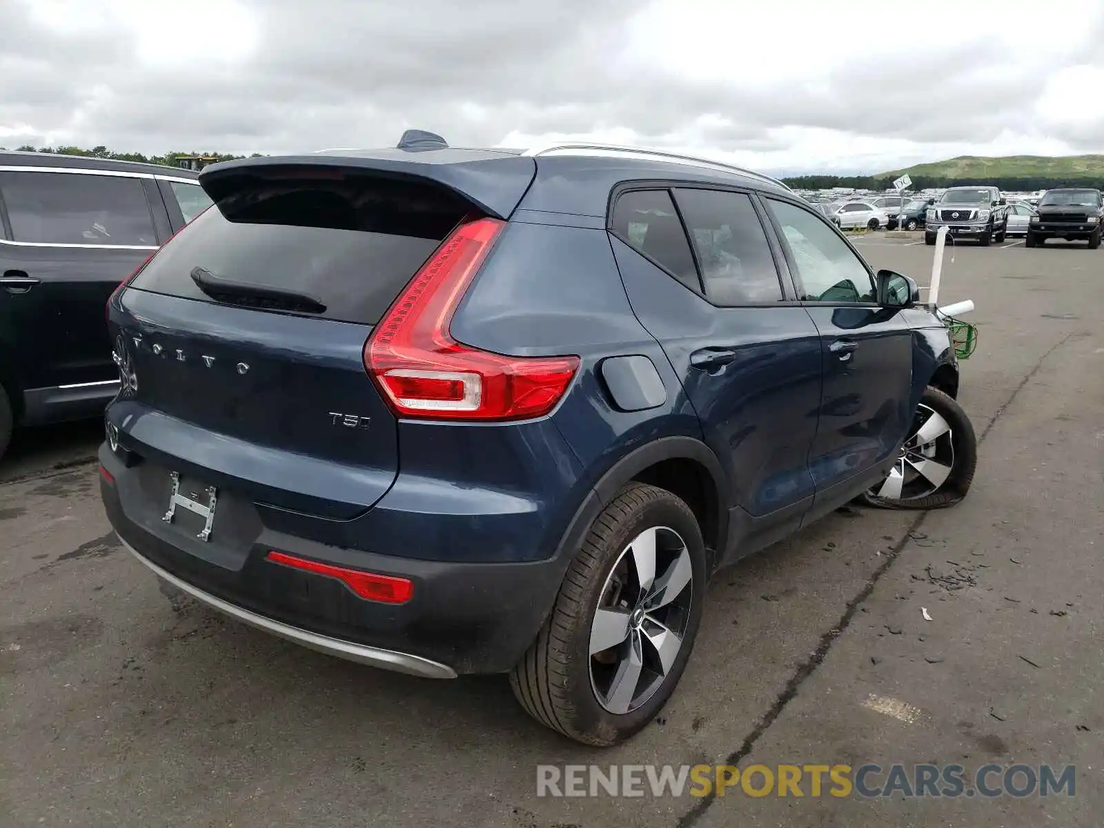 4 Photograph of a damaged car YV4162UK0M2432847 VOLVO XC40 2021