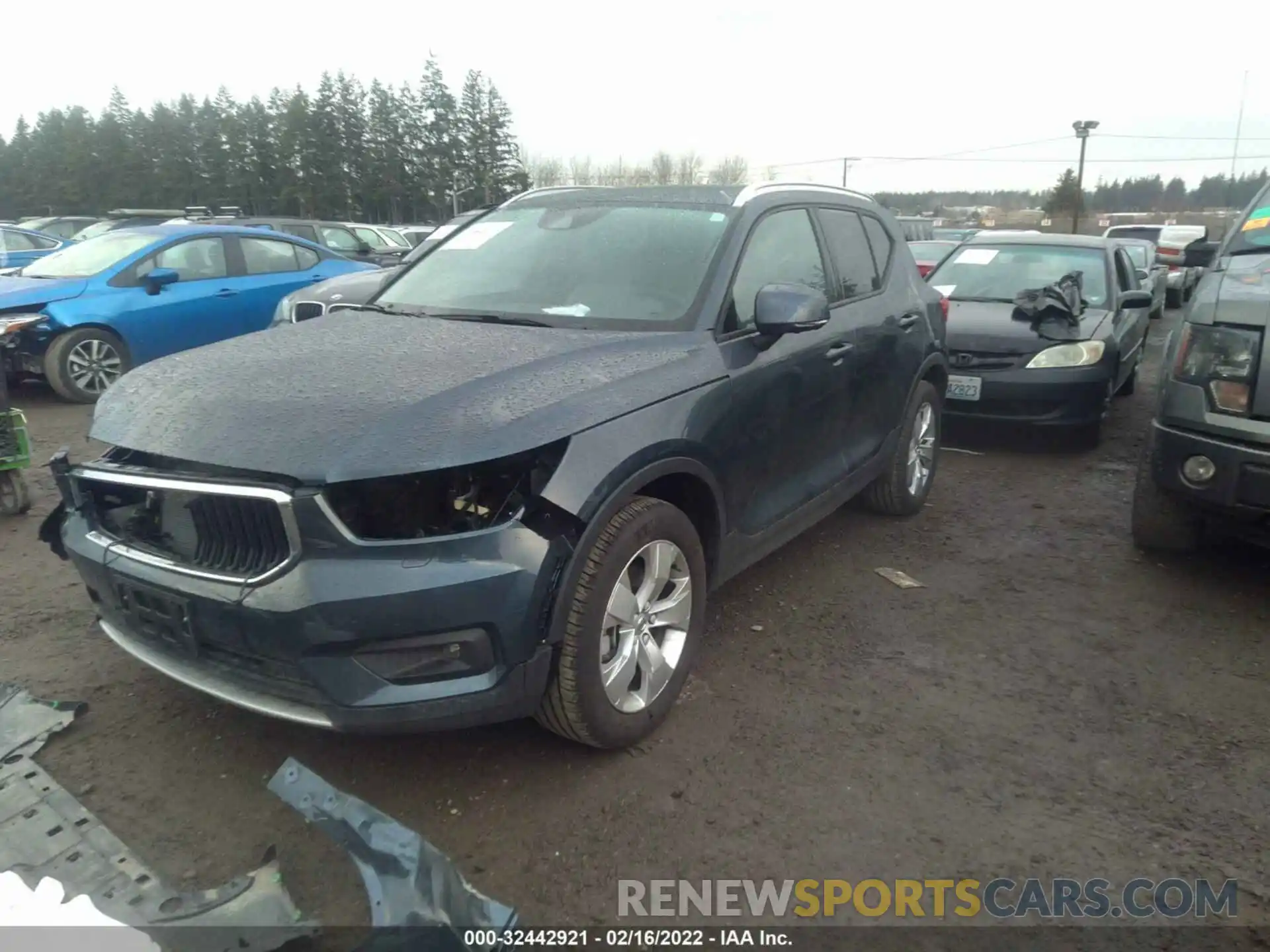 2 Photograph of a damaged car YV4162UK0M2462964 VOLVO XC40 2021