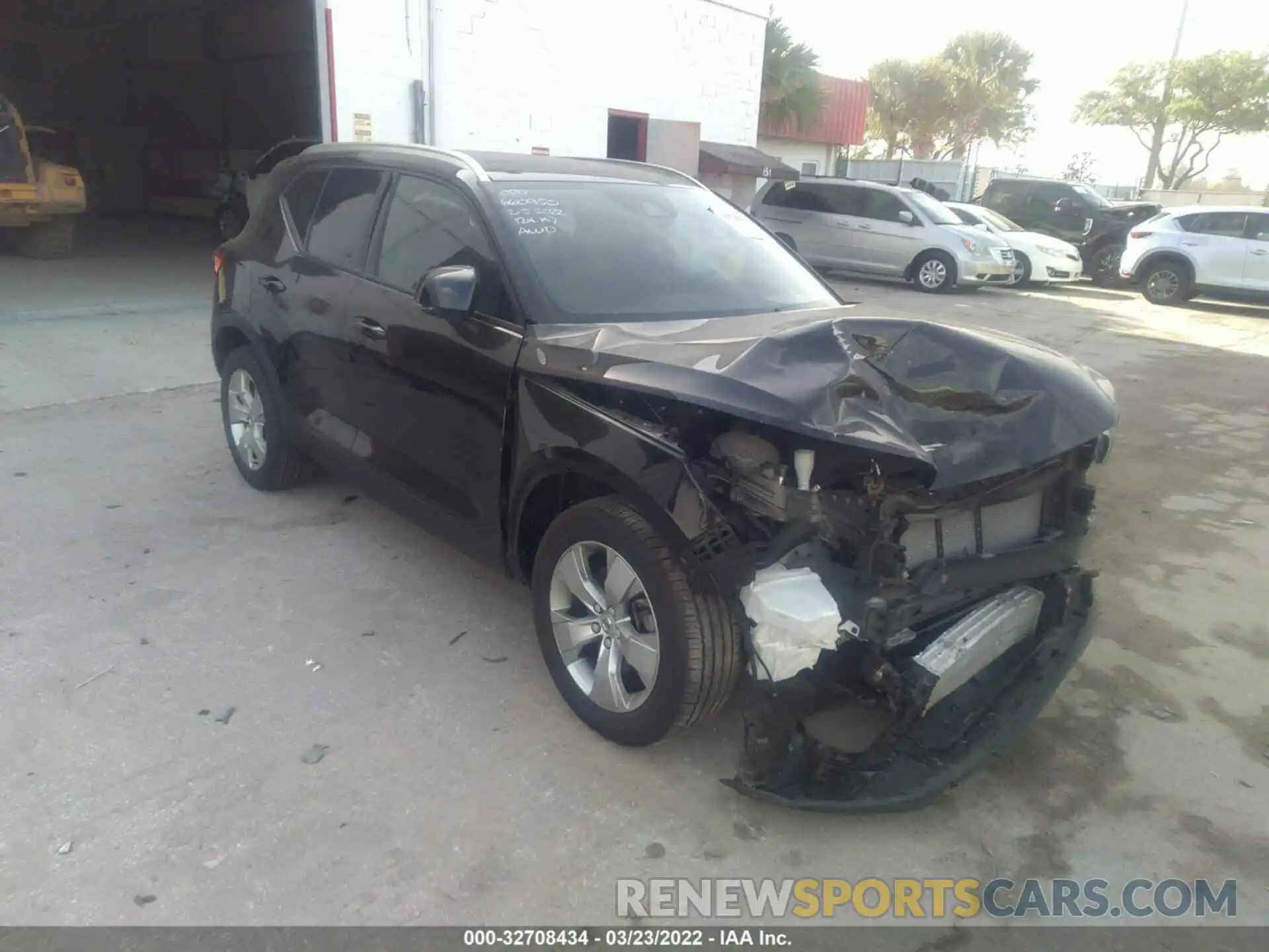 1 Photograph of a damaged car YV4162UK0M2485886 VOLVO XC40 2021