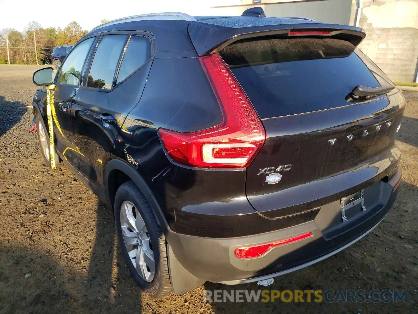 3 Photograph of a damaged car YV4162UK0M2597653 VOLVO XC40 2021