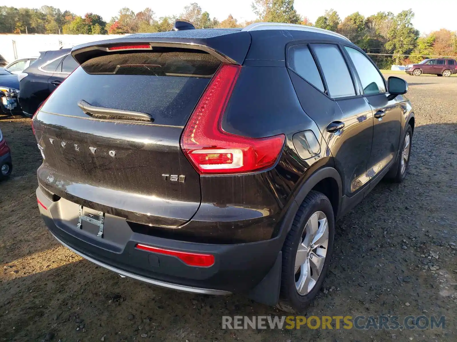 4 Photograph of a damaged car YV4162UK0M2597653 VOLVO XC40 2021