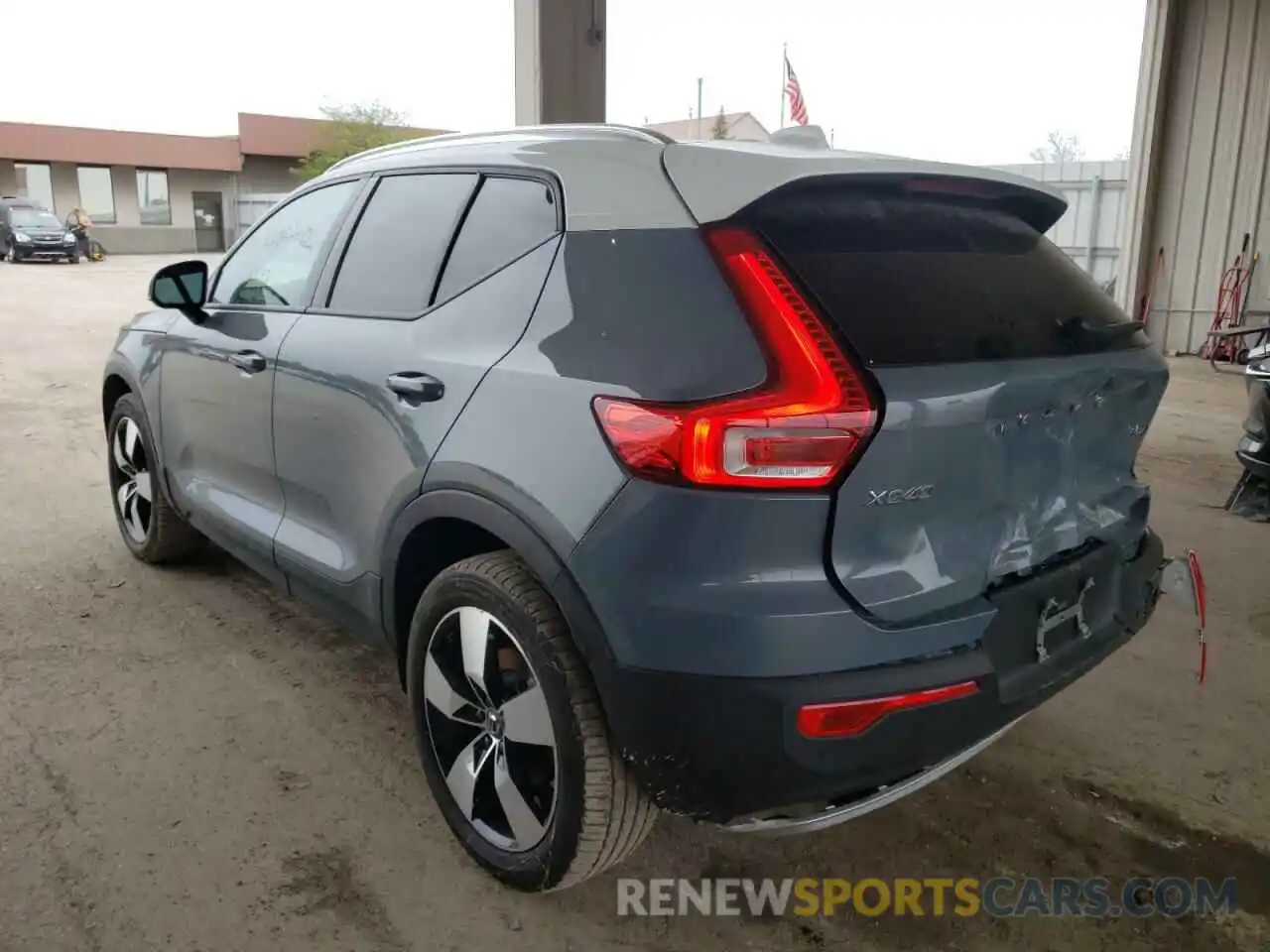 3 Photograph of a damaged car YV4162UK1M2537820 VOLVO XC40 2021