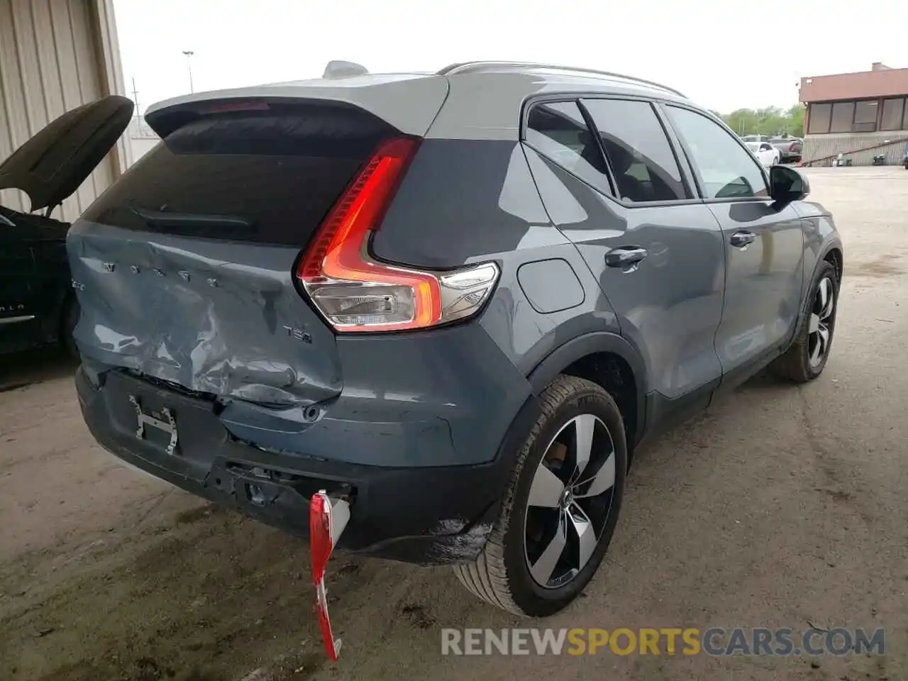 4 Photograph of a damaged car YV4162UK1M2537820 VOLVO XC40 2021