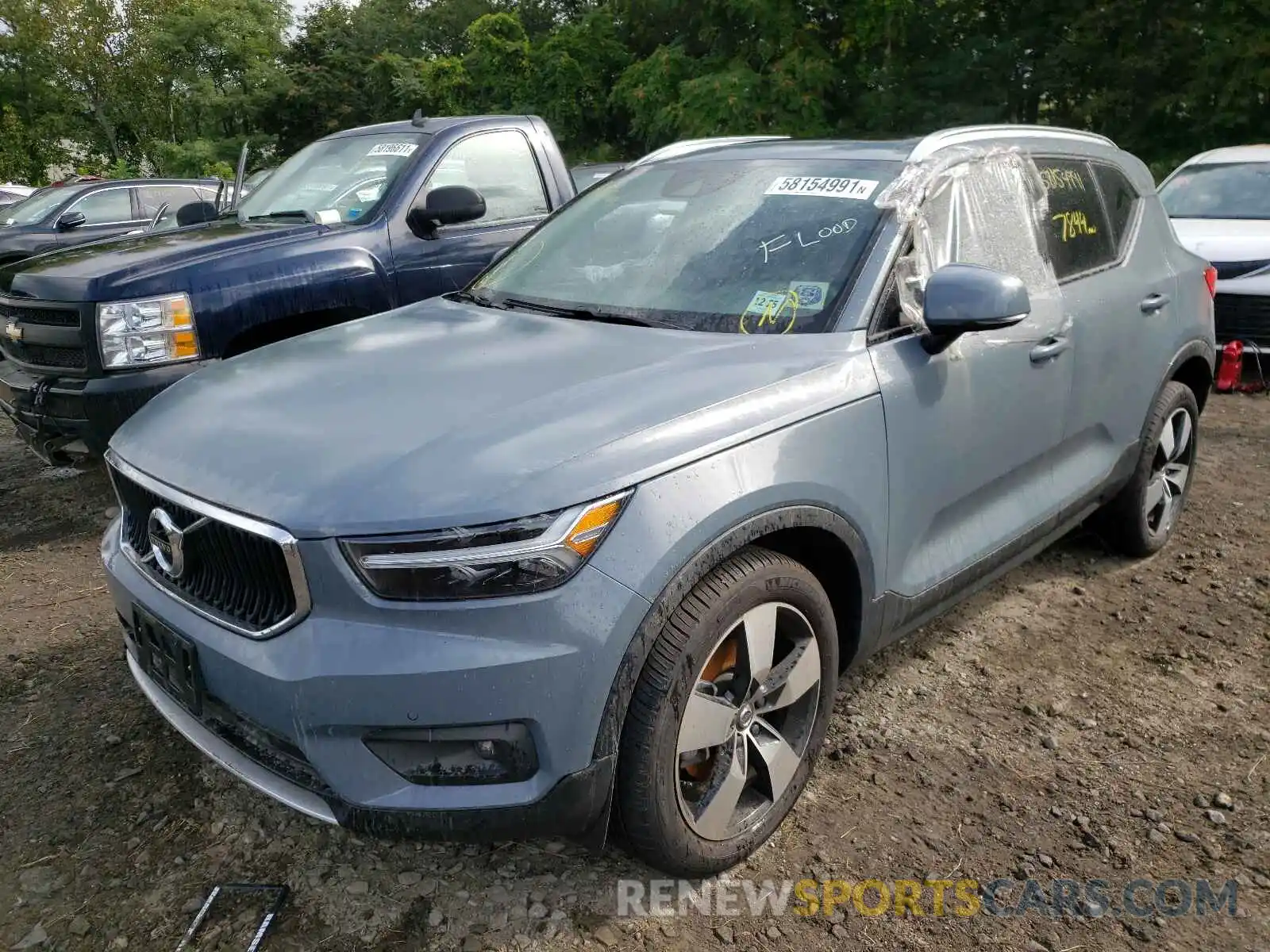 2 Photograph of a damaged car YV4162UK2M2462139 VOLVO XC40 2021