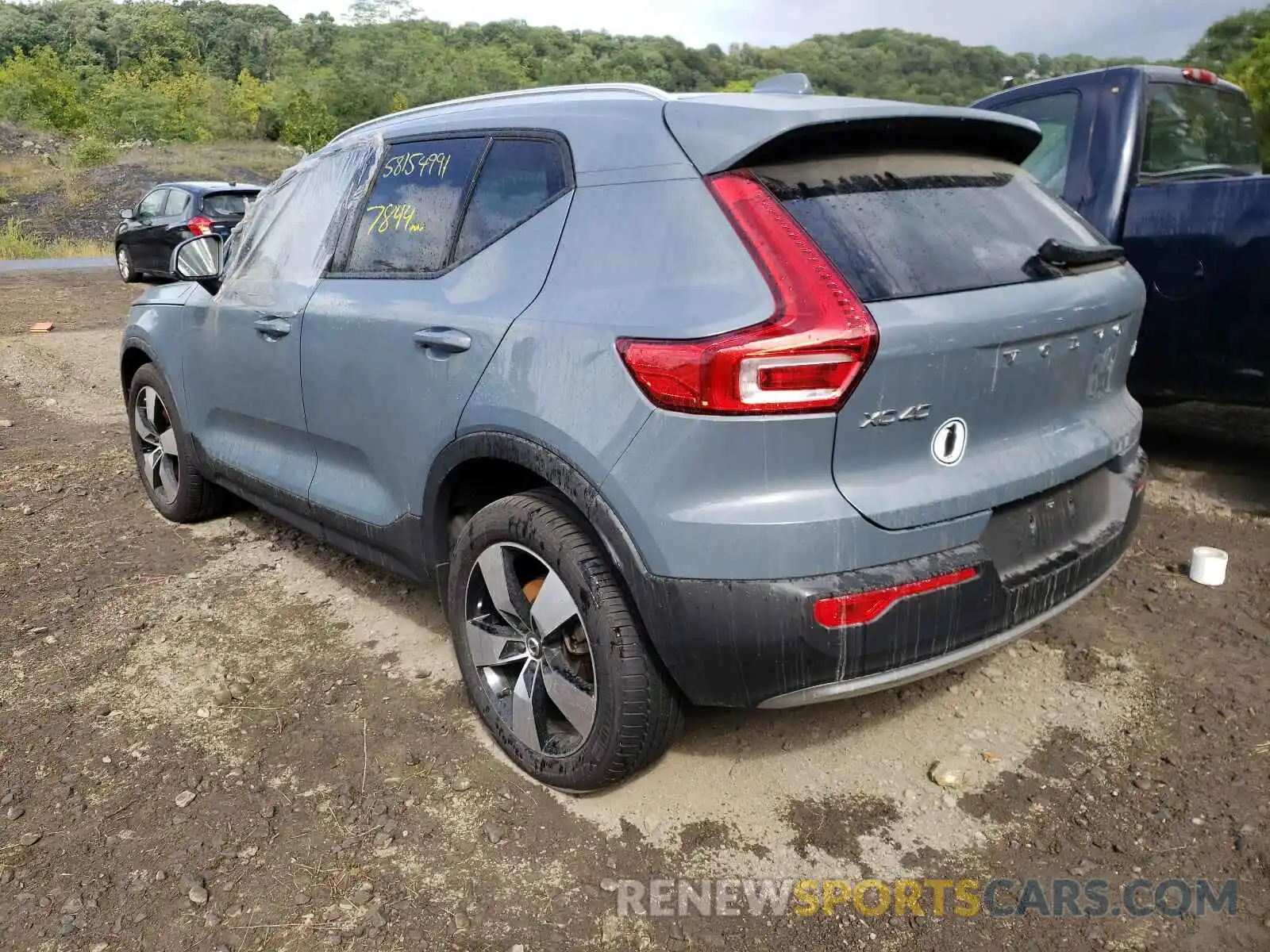 3 Photograph of a damaged car YV4162UK2M2462139 VOLVO XC40 2021