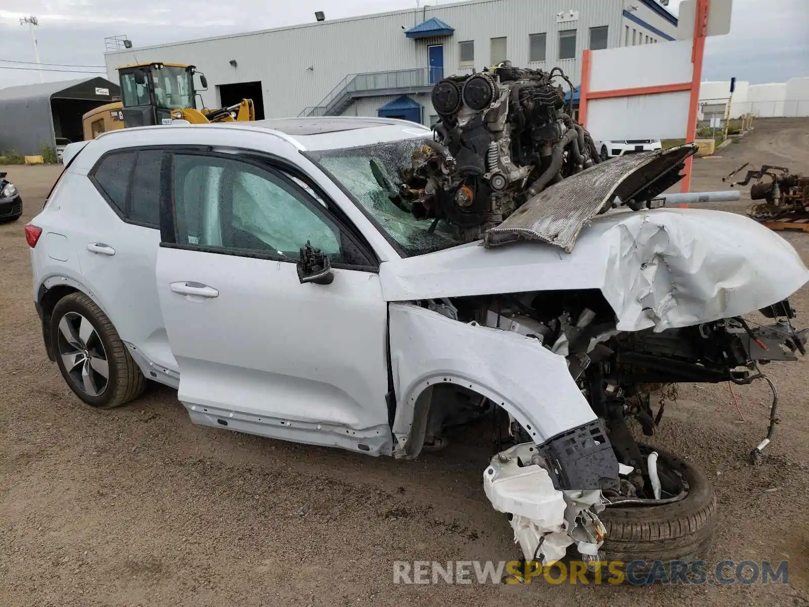 1 Photograph of a damaged car YV4162UK2M2465266 VOLVO XC40 2021