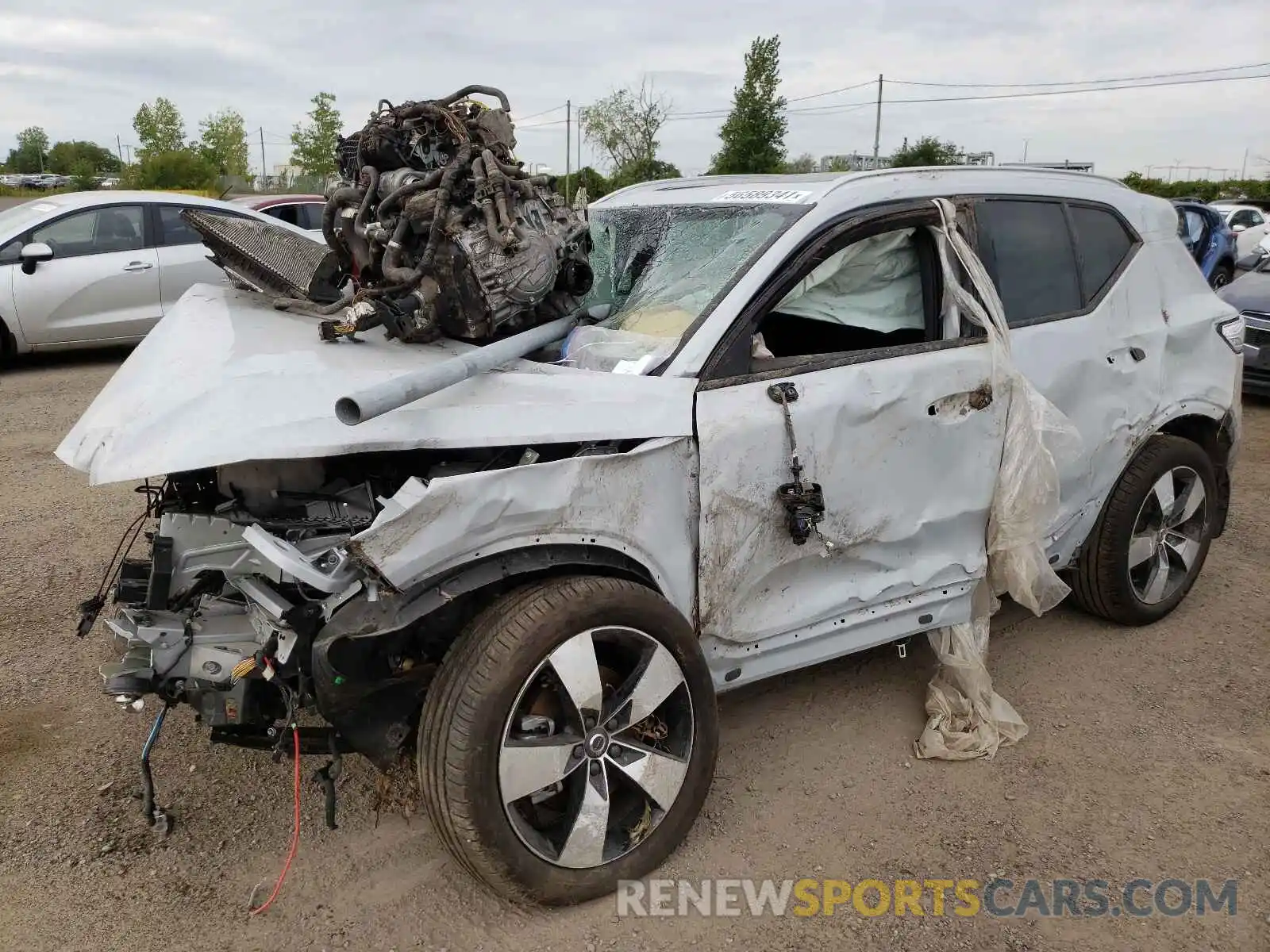 2 Photograph of a damaged car YV4162UK2M2465266 VOLVO XC40 2021