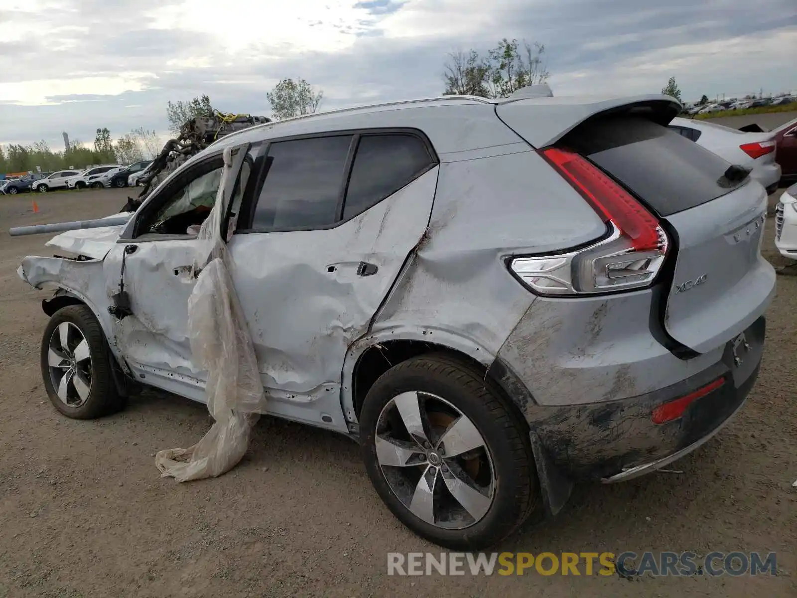 3 Photograph of a damaged car YV4162UK2M2465266 VOLVO XC40 2021