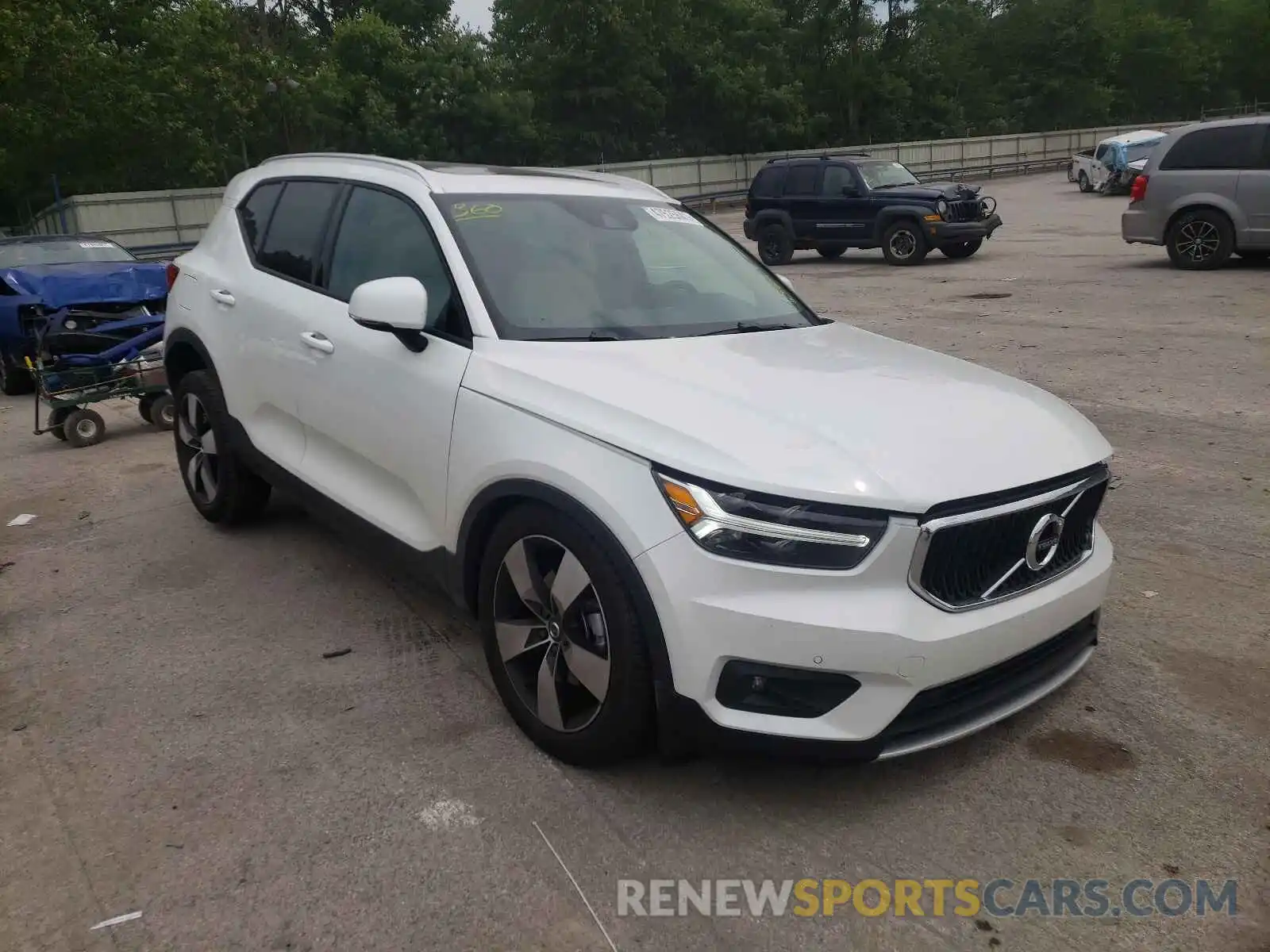 1 Photograph of a damaged car YV4162UK2M2592342 VOLVO XC40 2021