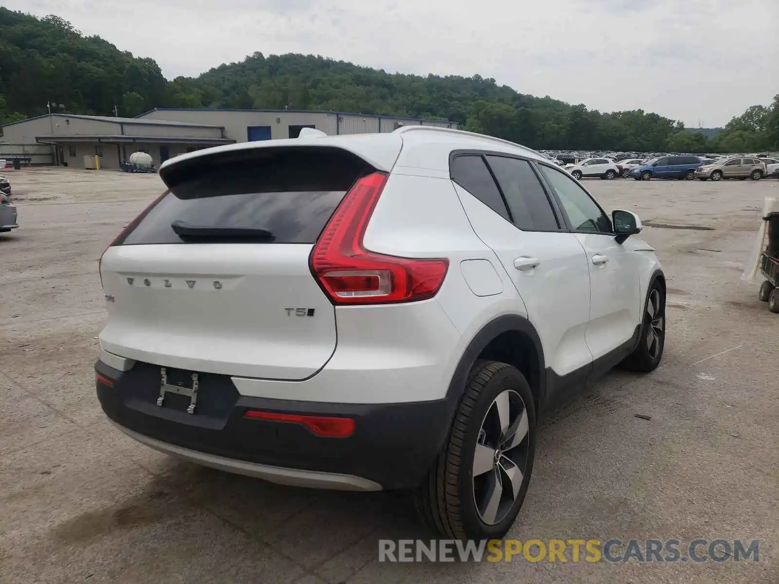 4 Photograph of a damaged car YV4162UK2M2592342 VOLVO XC40 2021