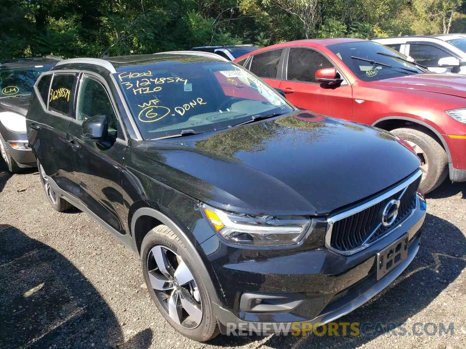 1 Photograph of a damaged car YV4162UK3M2432678 VOLVO XC40 2021