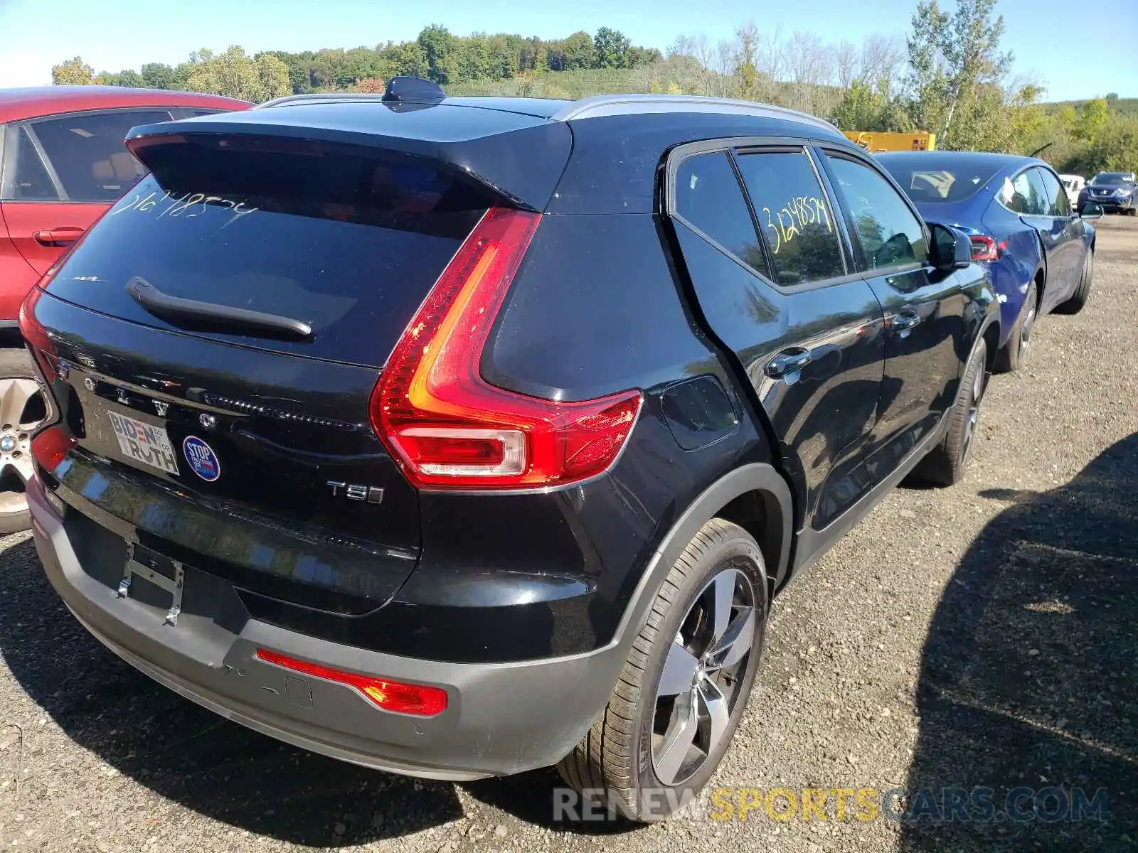 4 Photograph of a damaged car YV4162UK3M2432678 VOLVO XC40 2021