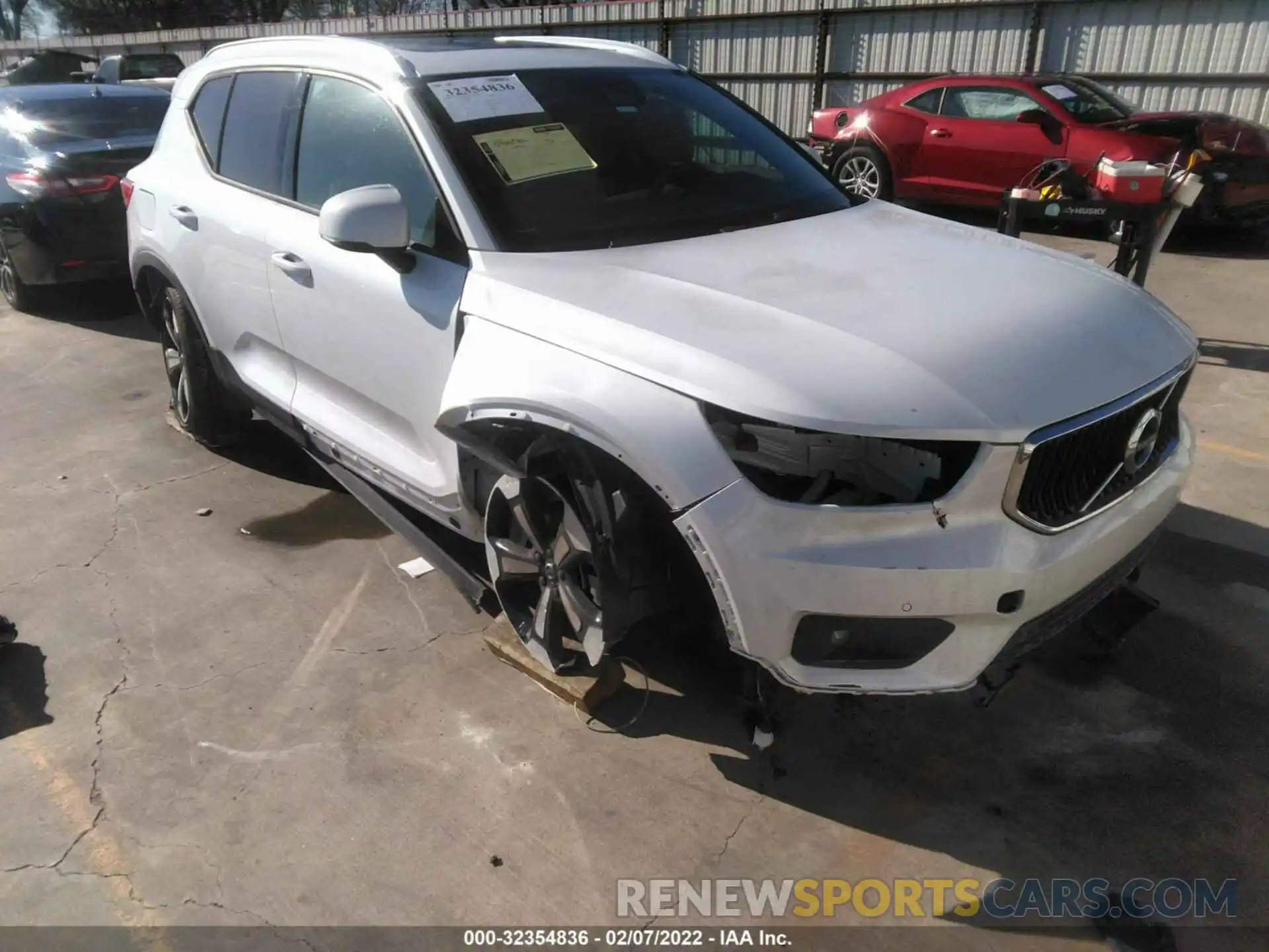 6 Photograph of a damaged car YV4162UK3M2490449 VOLVO XC40 2021