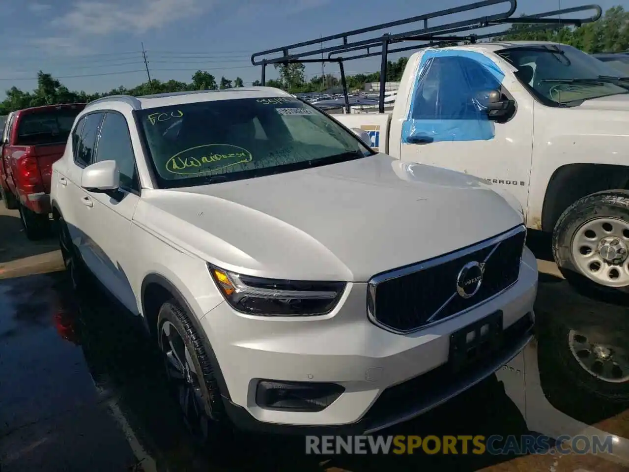 1 Photograph of a damaged car YV4162UK3M2515740 VOLVO XC40 2021