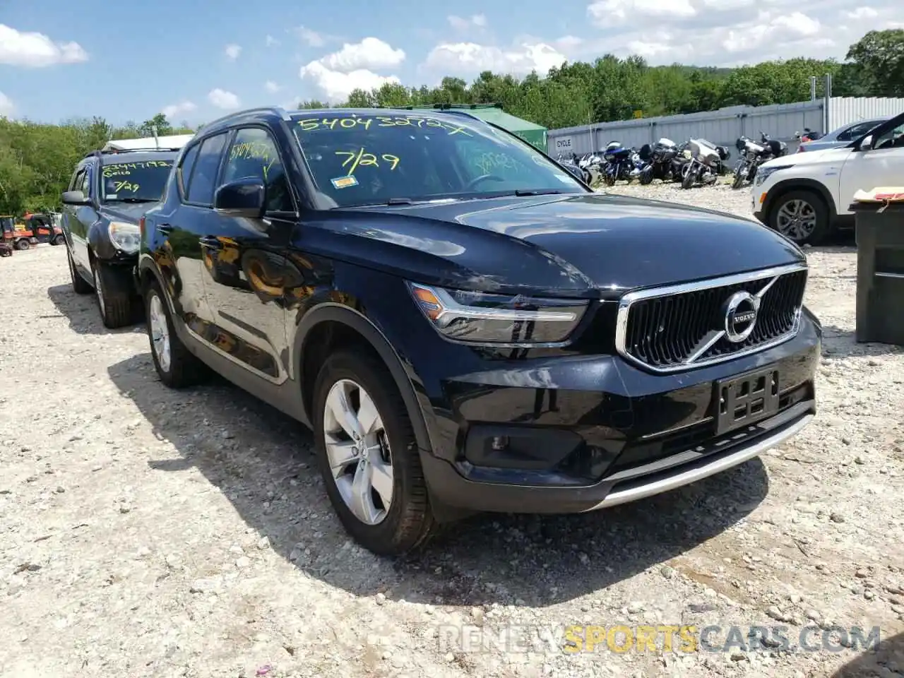 1 Photograph of a damaged car YV4162UK4M2459078 VOLVO XC40 2021