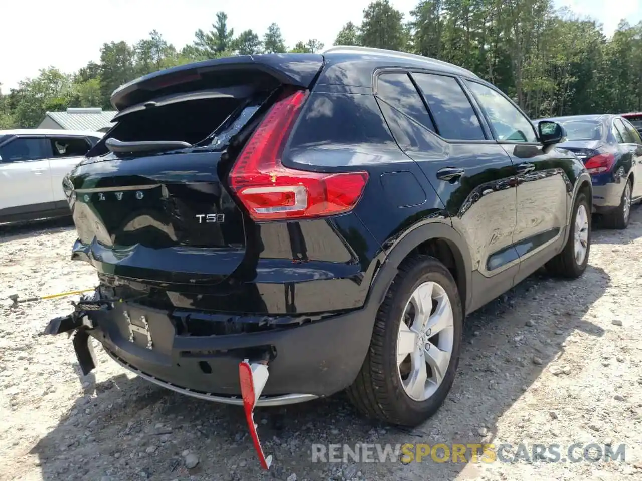 4 Photograph of a damaged car YV4162UK4M2459078 VOLVO XC40 2021