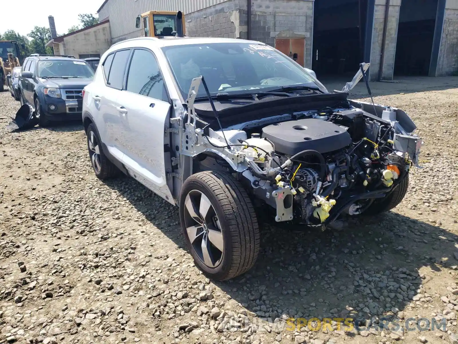 1 Photograph of a damaged car YV4162UK4M2479721 VOLVO XC40 2021