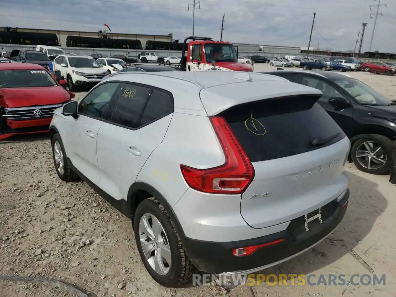 3 Photograph of a damaged car YV4162UK4M2606824 VOLVO XC40 2021