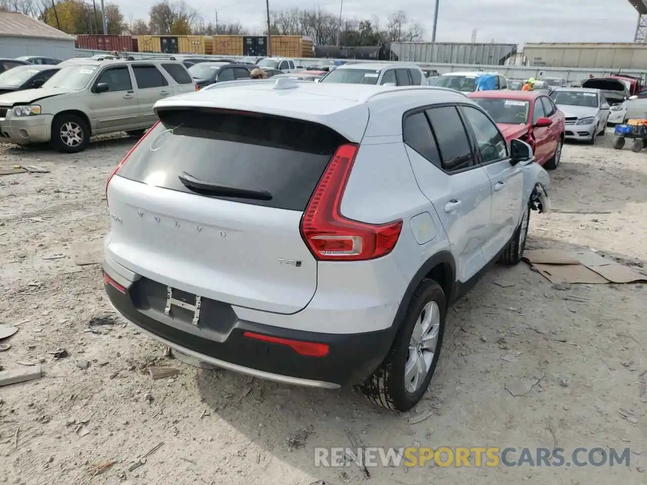 4 Photograph of a damaged car YV4162UK4M2606824 VOLVO XC40 2021