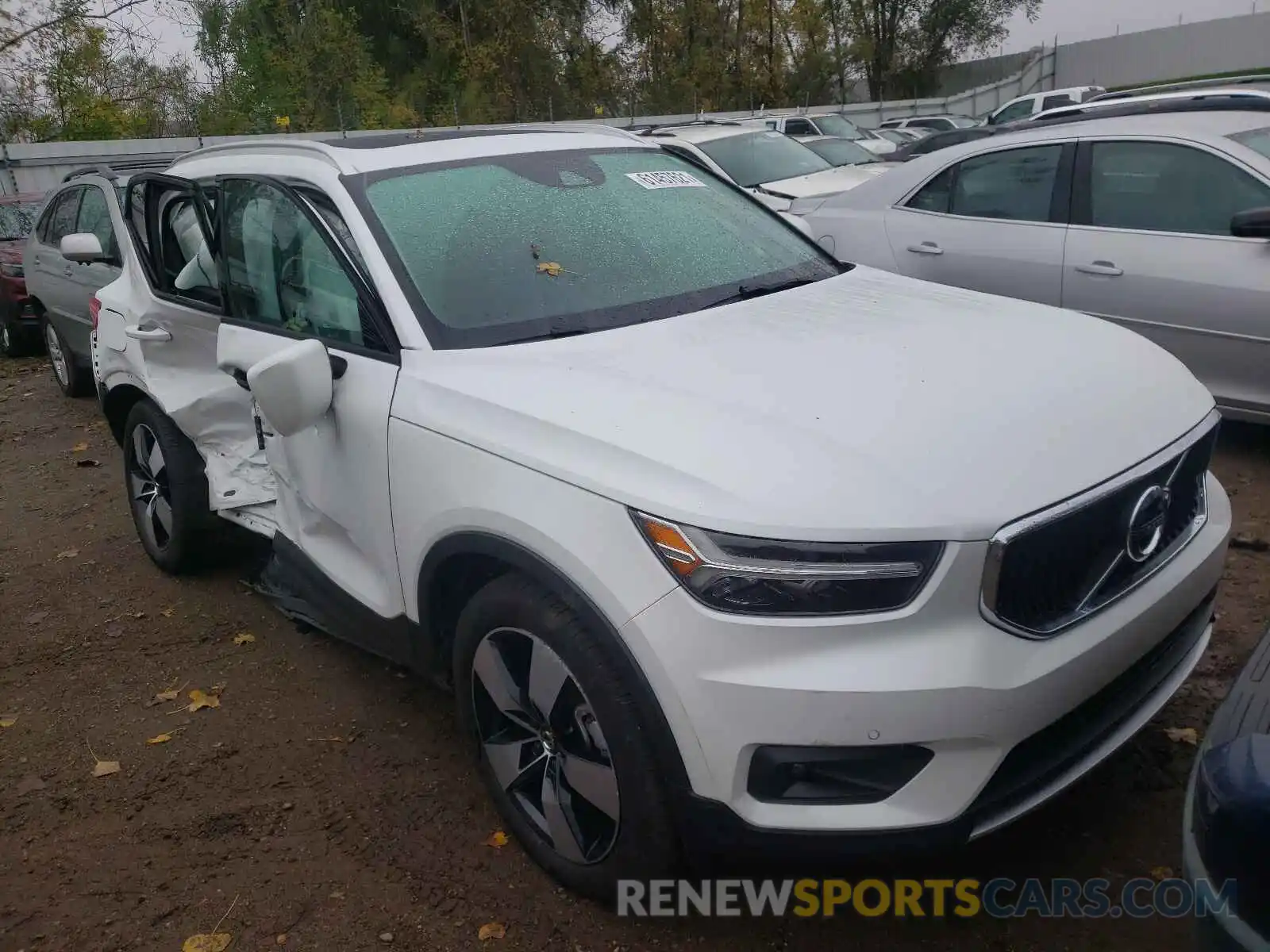 1 Photograph of a damaged car YV4162UK5M2404106 VOLVO XC40 2021