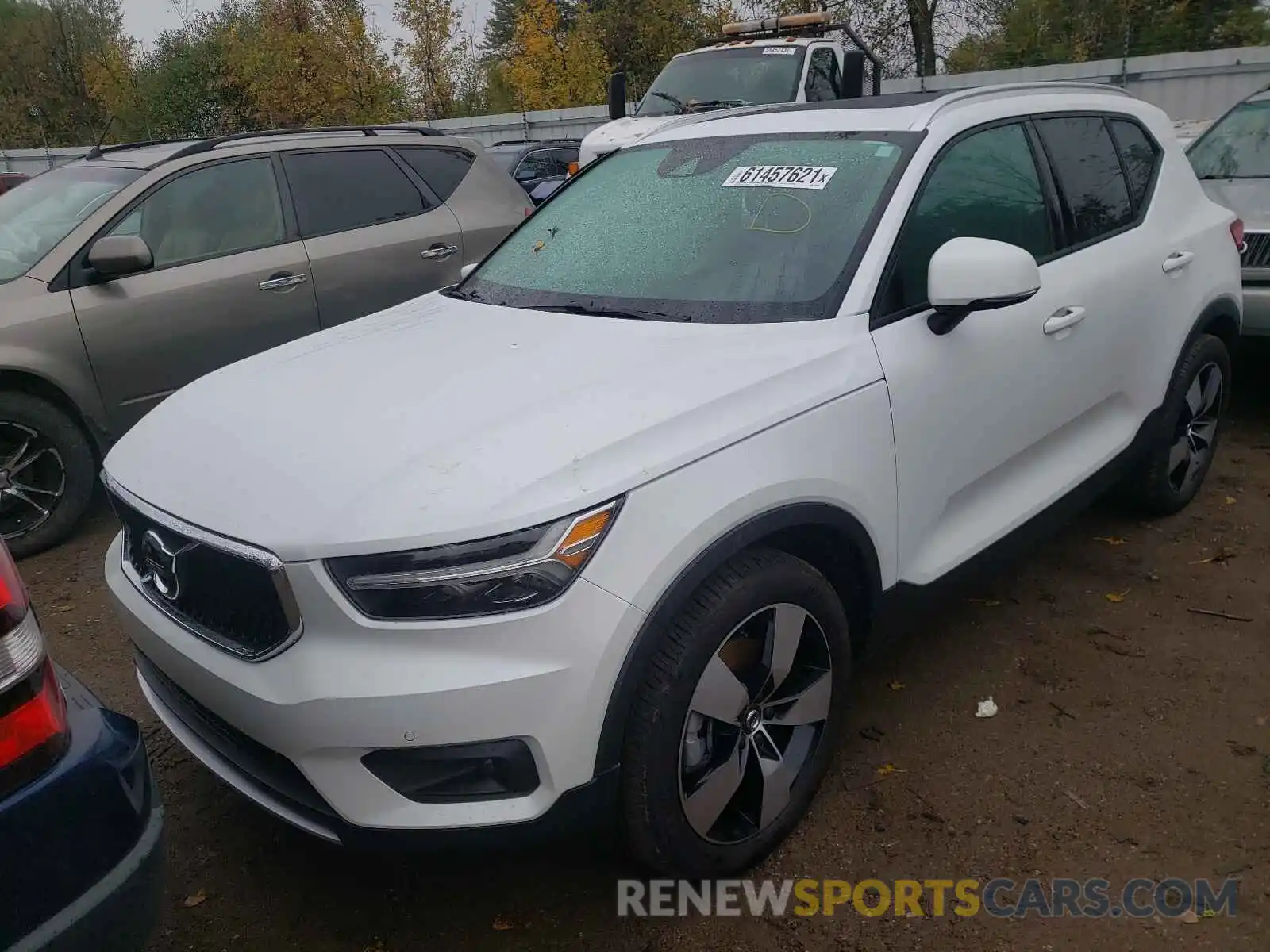 2 Photograph of a damaged car YV4162UK5M2404106 VOLVO XC40 2021