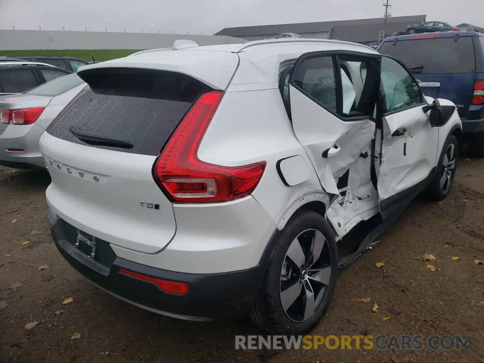 4 Photograph of a damaged car YV4162UK5M2404106 VOLVO XC40 2021