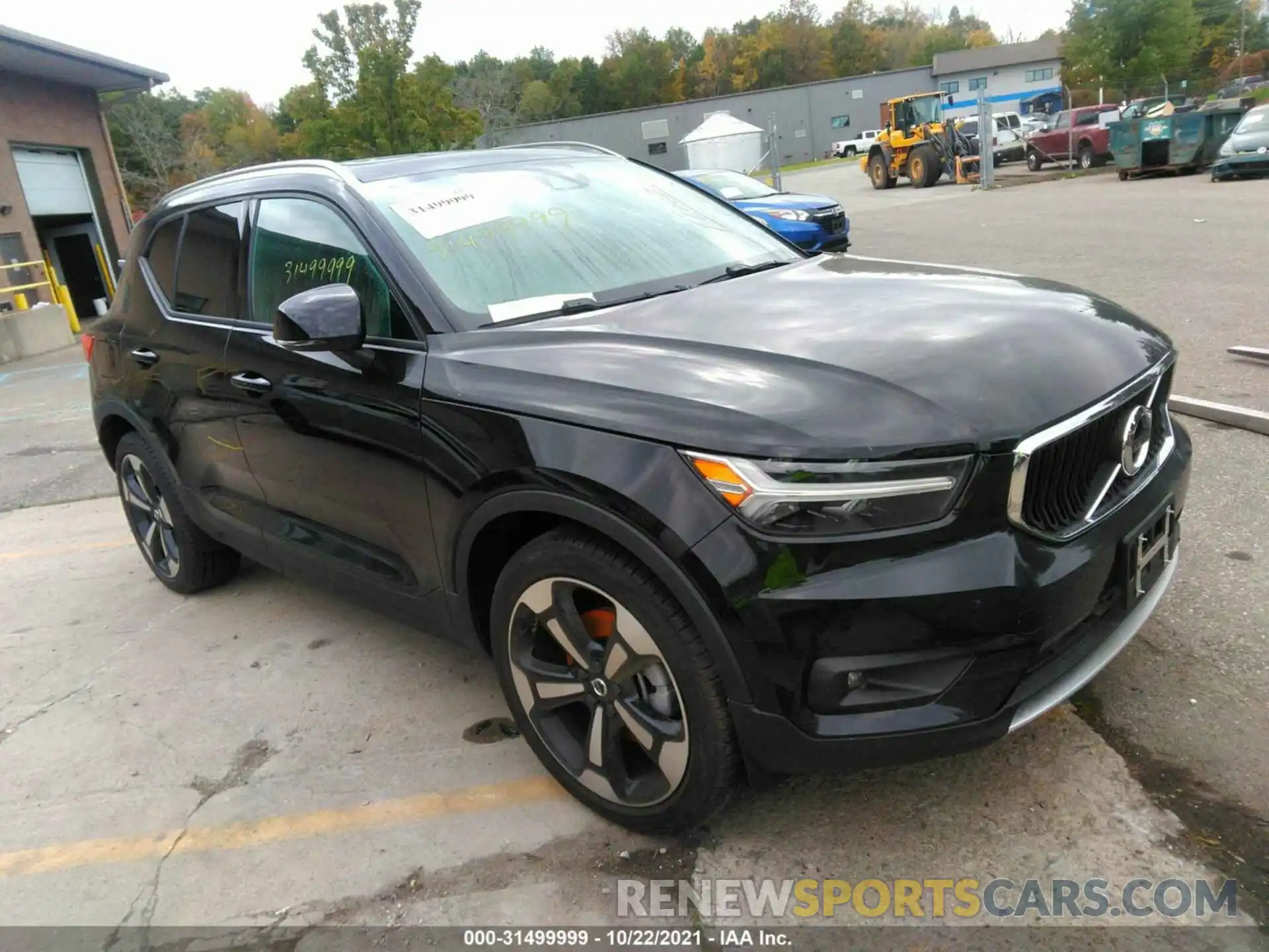 1 Photograph of a damaged car YV4162UK5M2432102 VOLVO XC40 2021