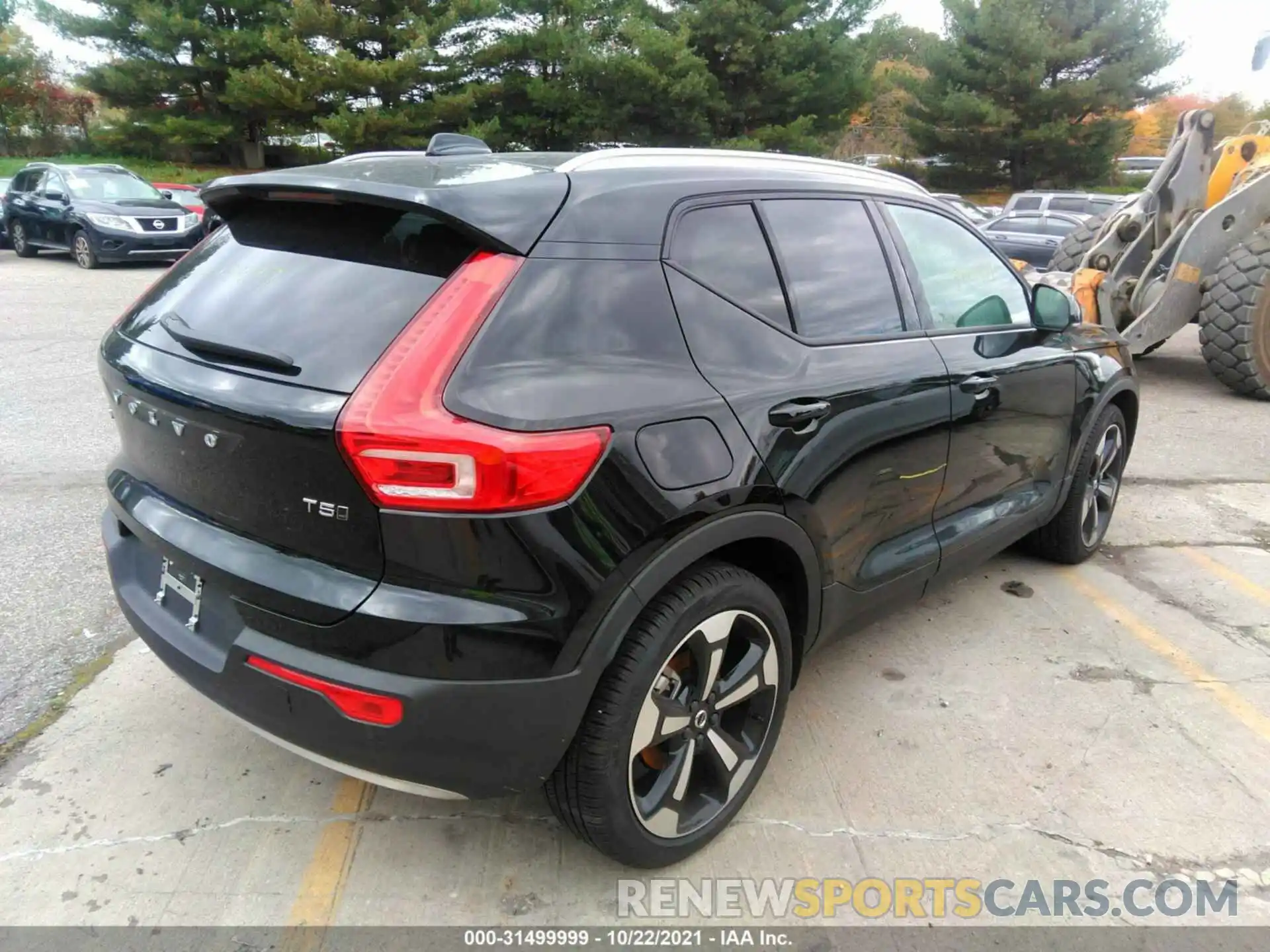 4 Photograph of a damaged car YV4162UK5M2432102 VOLVO XC40 2021