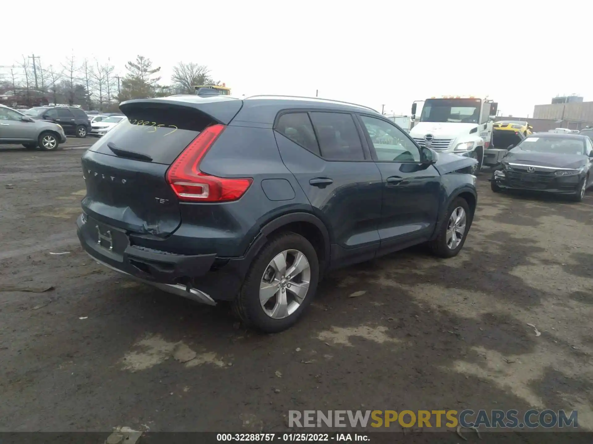 4 Фотография поврежденного автомобиля YV4162UK5M2561957 VOLVO XC40 2021