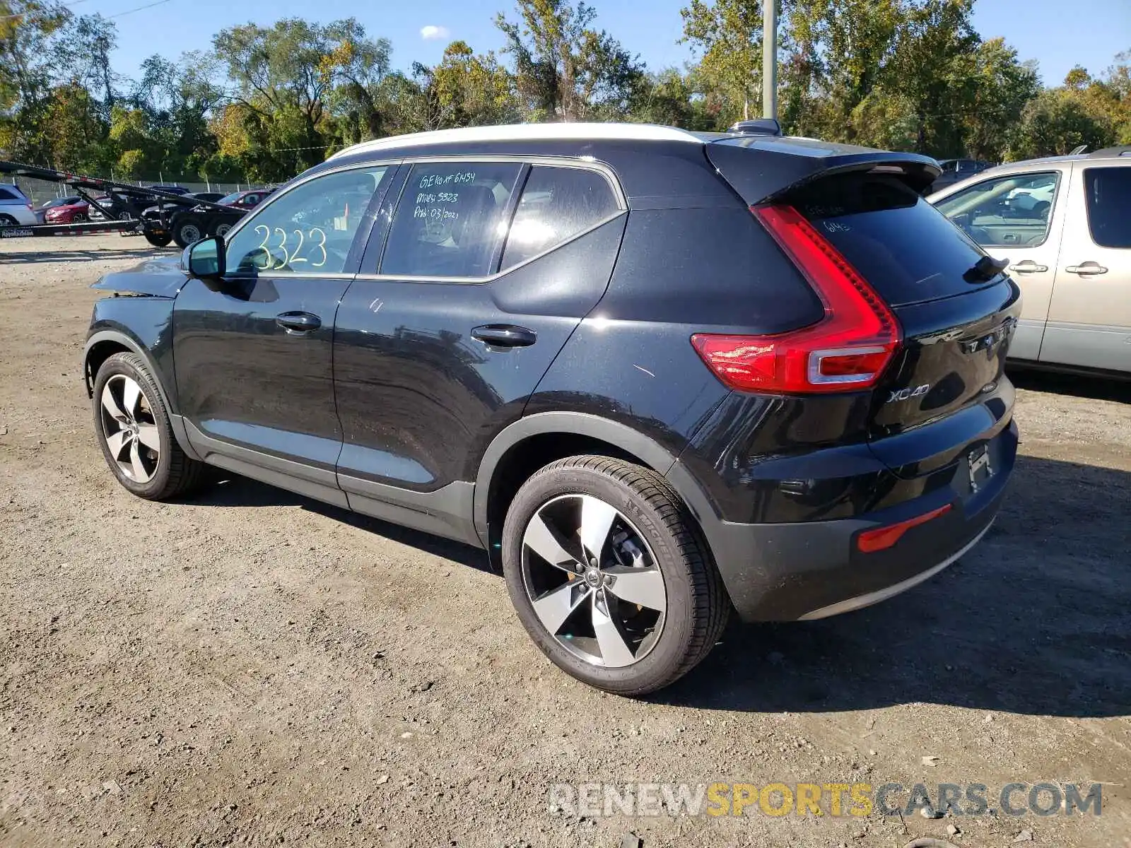 3 Photograph of a damaged car YV4162UK5M2562932 VOLVO XC40 2021