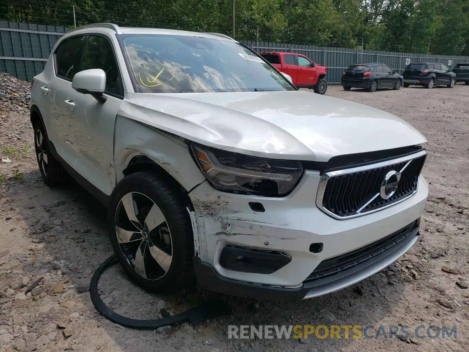 1 Photograph of a damaged car YV4162UK6M2398588 VOLVO XC40 2021