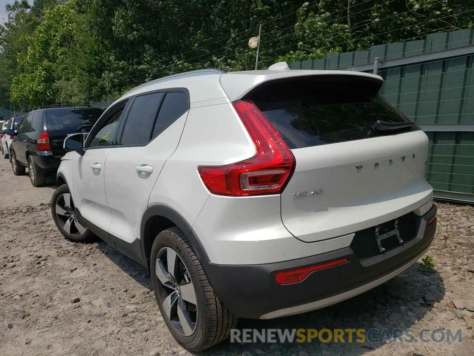 3 Photograph of a damaged car YV4162UK6M2398588 VOLVO XC40 2021