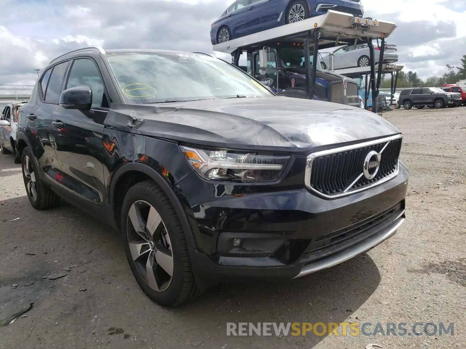 1 Photograph of a damaged car YV4162UK6M2408603 VOLVO XC40 2021