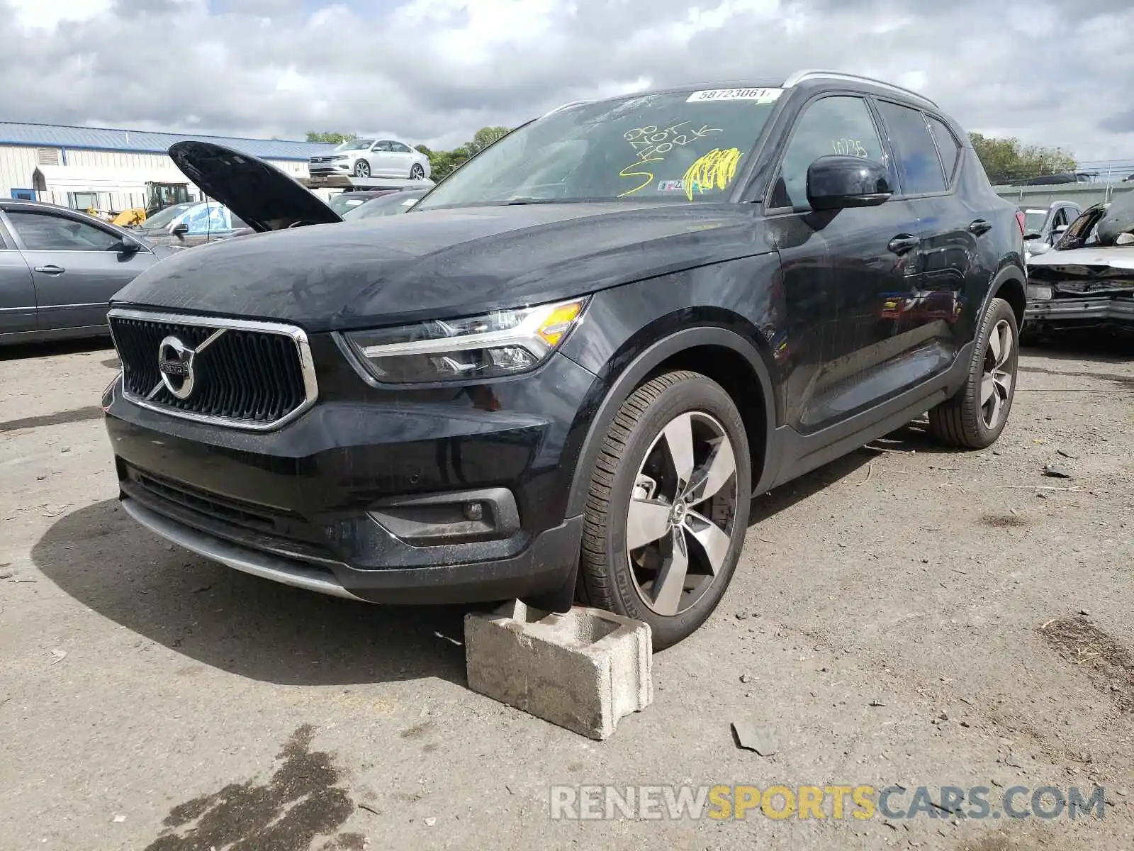 2 Photograph of a damaged car YV4162UK6M2408603 VOLVO XC40 2021