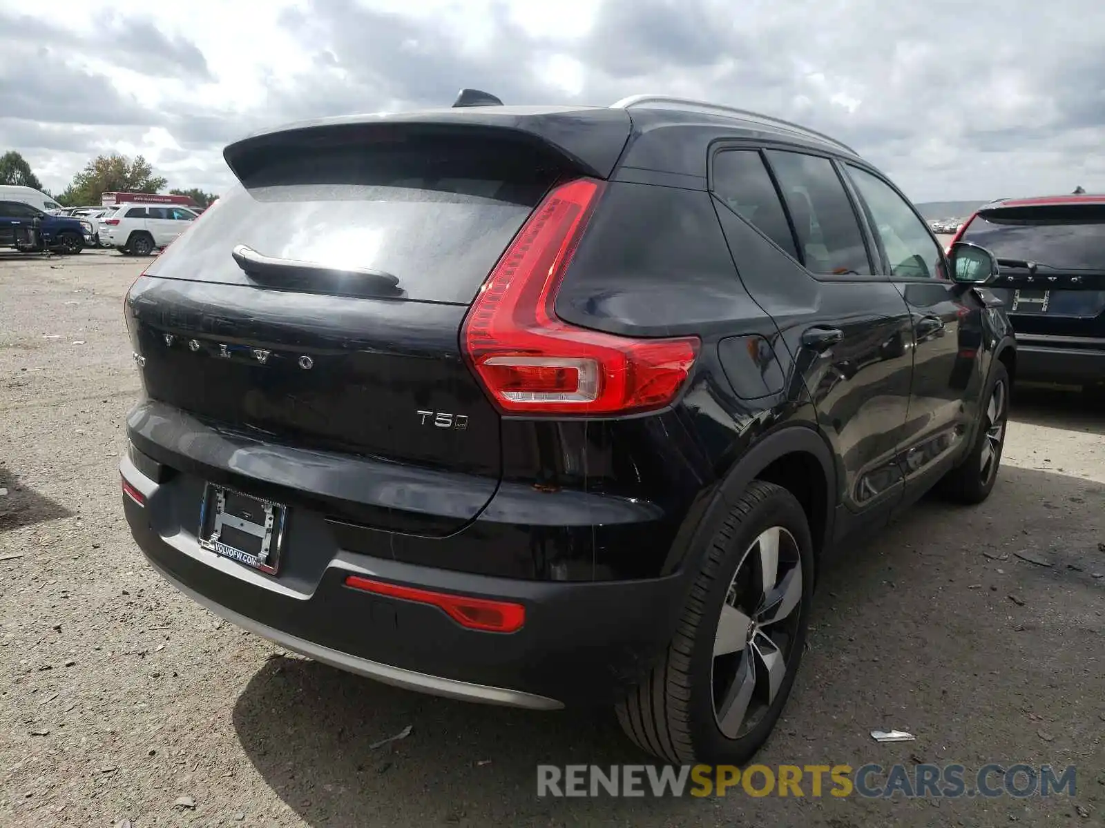 4 Photograph of a damaged car YV4162UK6M2408603 VOLVO XC40 2021