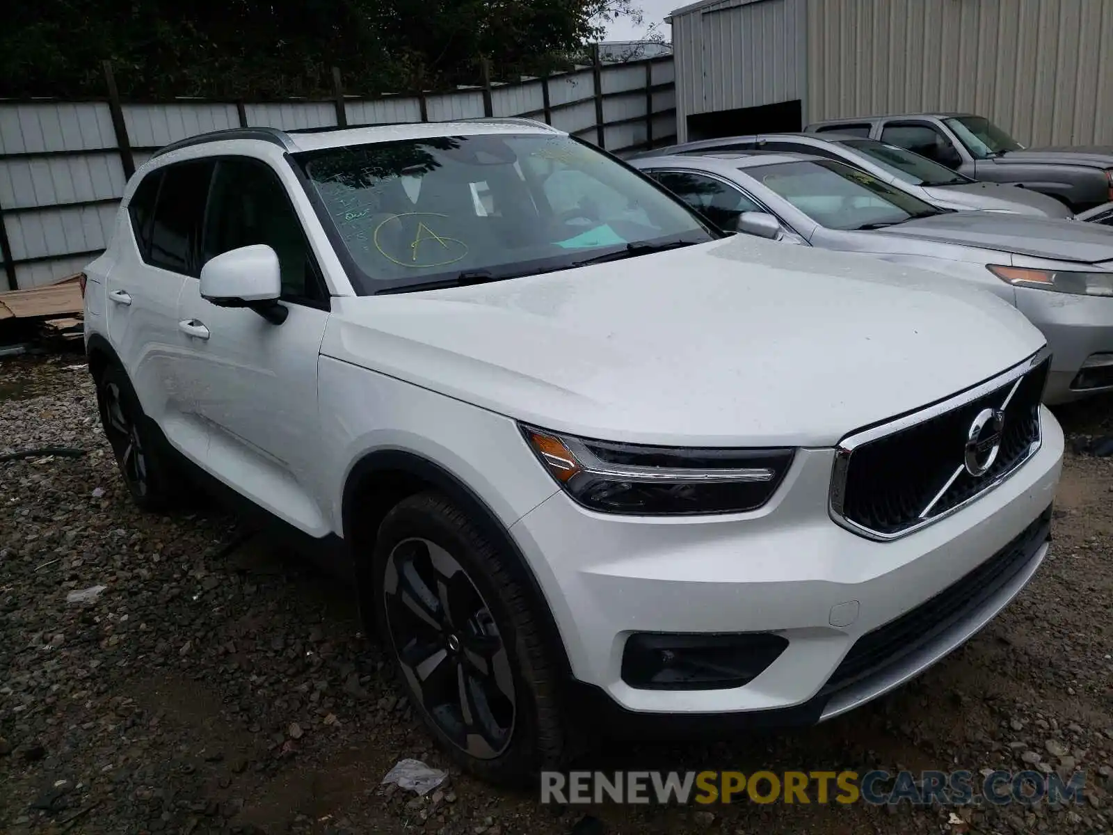 1 Photograph of a damaged car YV4162UK6M2589332 VOLVO XC40 2021