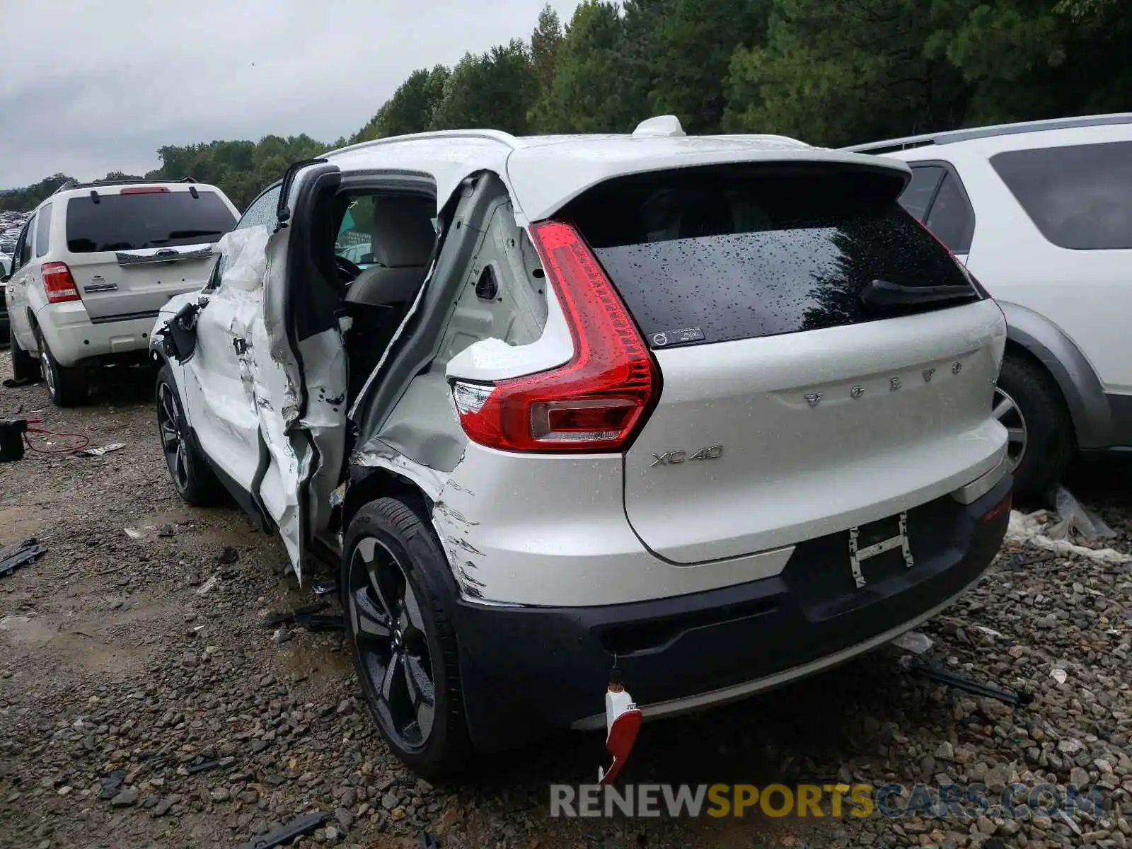 3 Photograph of a damaged car YV4162UK6M2589332 VOLVO XC40 2021